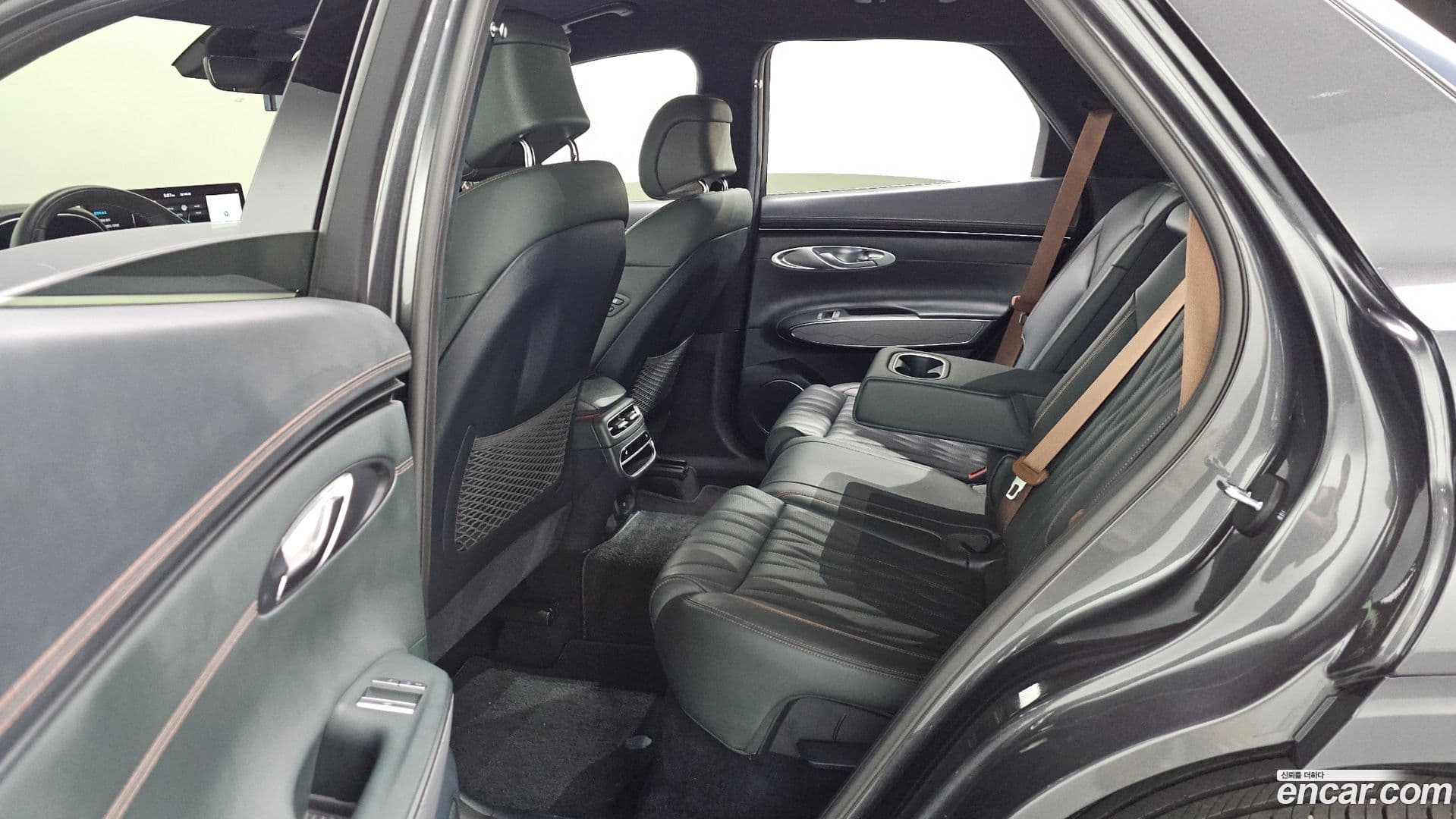 Main__Slider__Photo:GV70 Genesis 2021.1-12