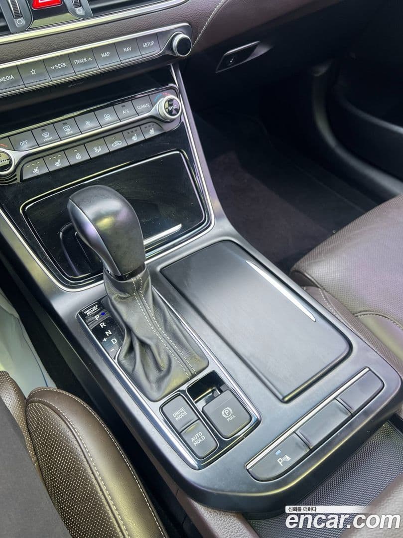 Main__Slider__Photo:Grandeur Hyundai 2017.9-8