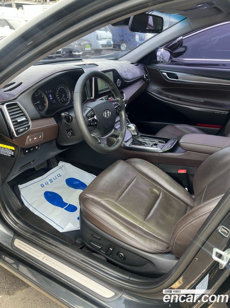 Main__Slider__Photo:Grandeur Hyundai 2017.9-9