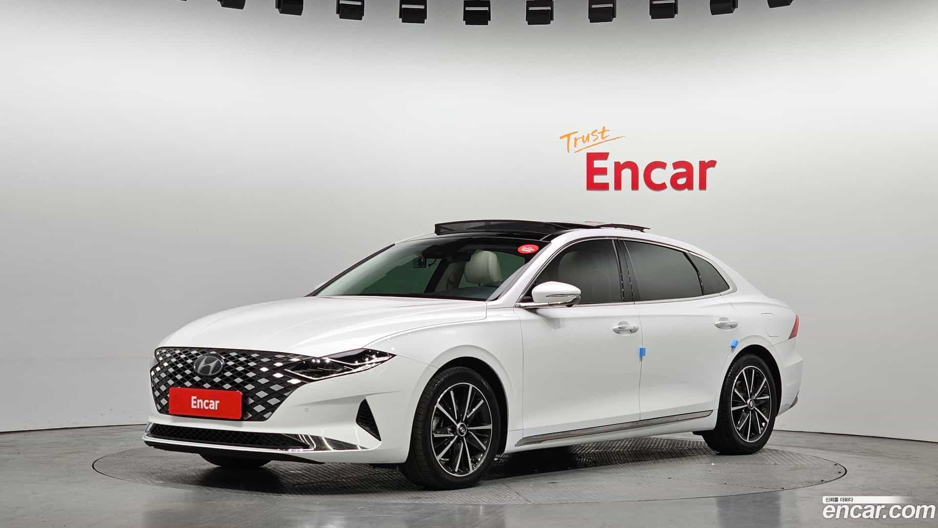 Grandeur Hyundai 2022.1-OUTER-001