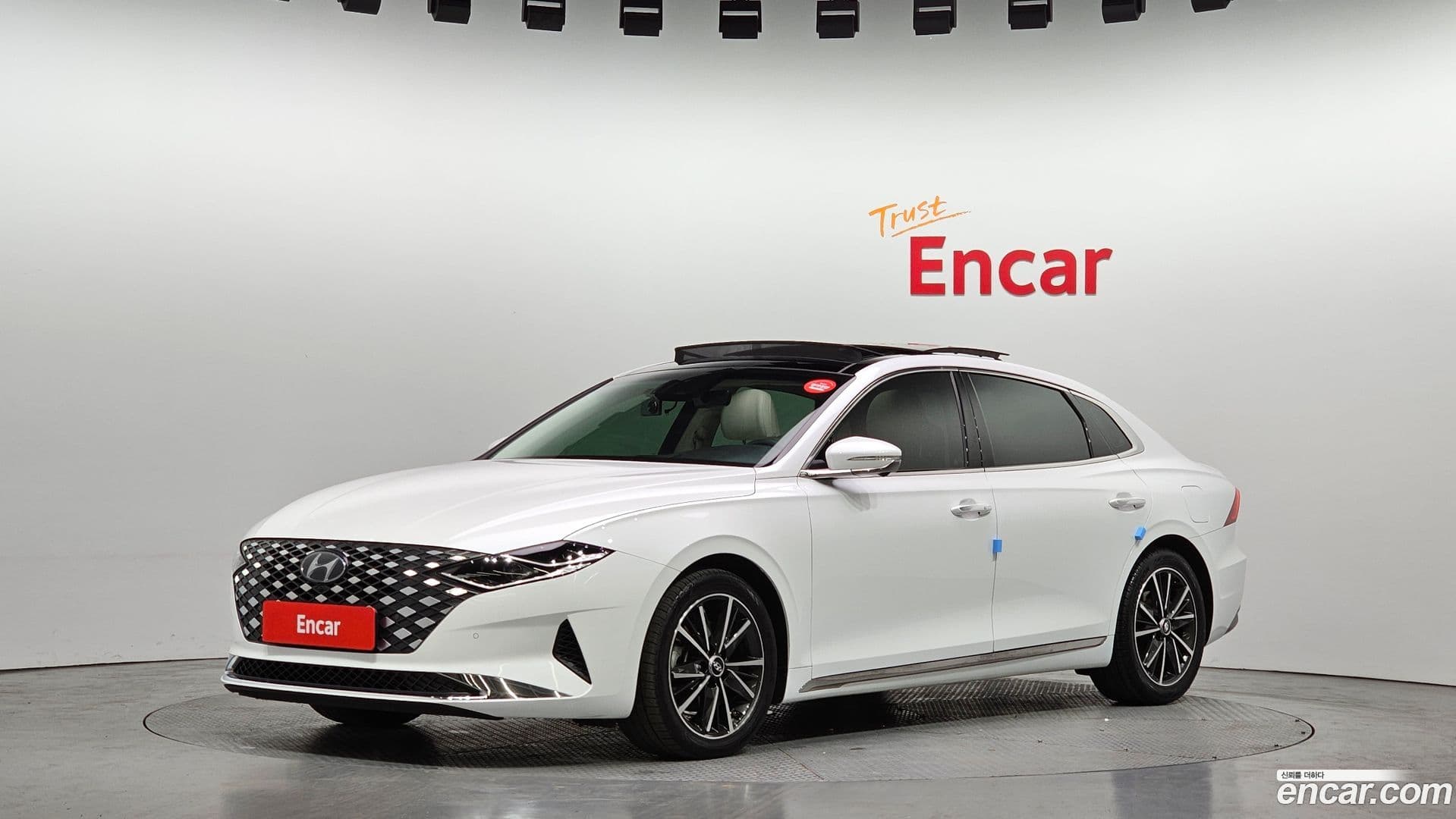 Main__Slider__Photo:Grandeur Hyundai 2022.1-0