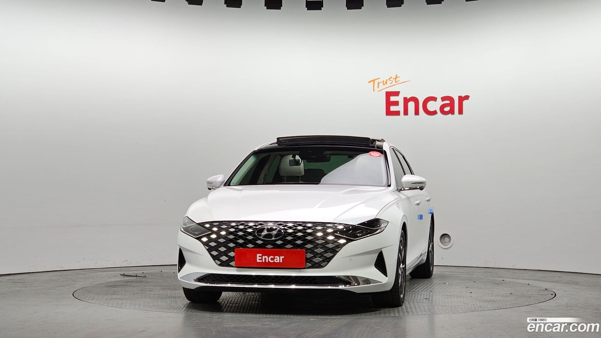 Main__Slider__Photo:Grandeur Hyundai 2022.1-2