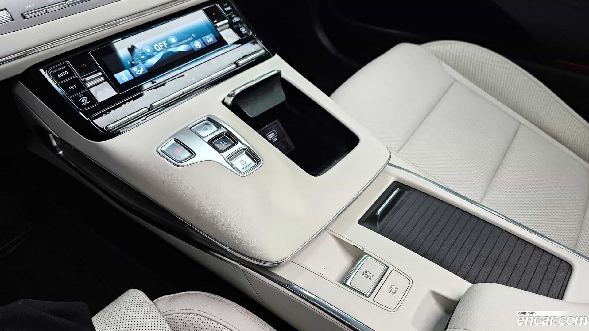 Grandeur Hyundai 2022.1-INNER-009