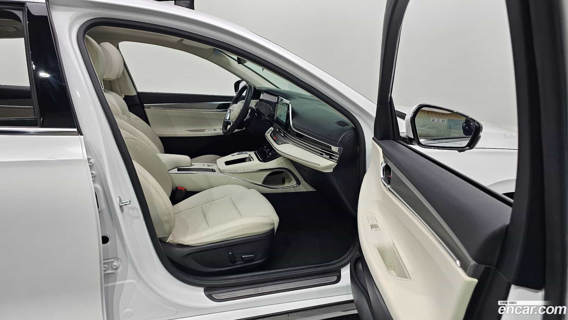 Grandeur Hyundai 2022.1-INNER-010