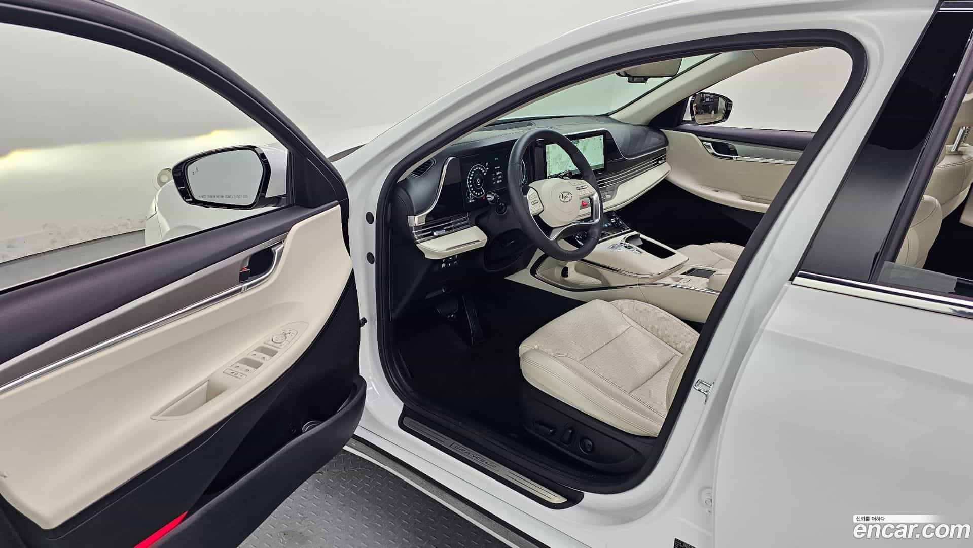 Grandeur Hyundai 2022.1-OPTION-015