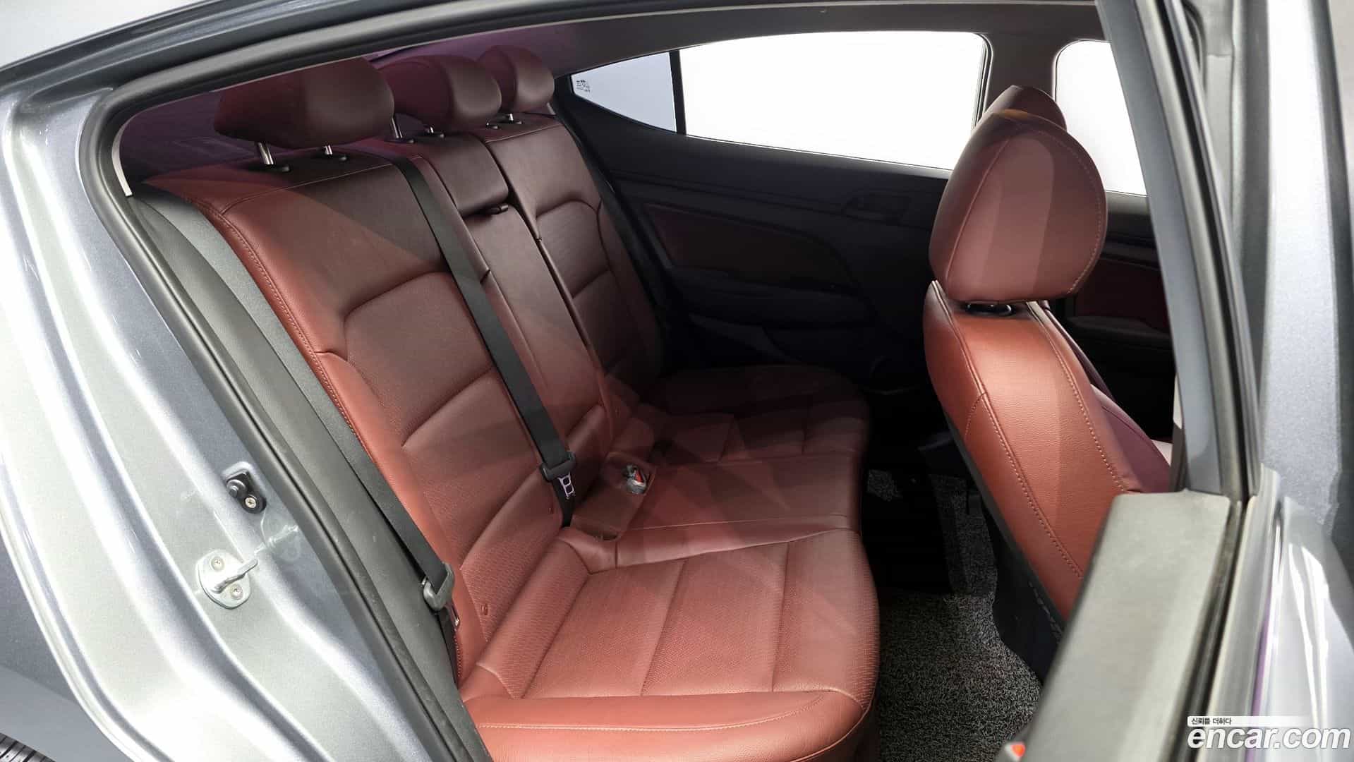 AVANTE Hyundai 2017.4-OPTION-016