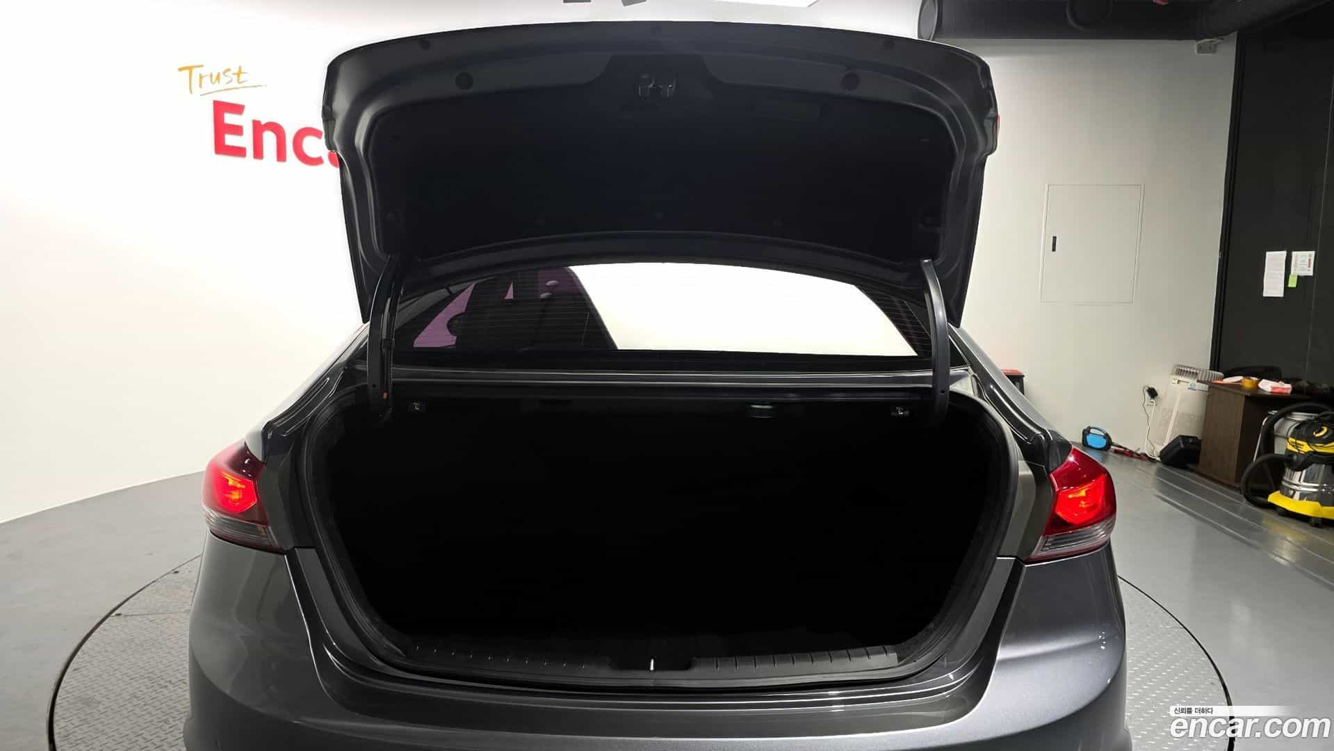 AVANTE Hyundai 2017.4-OPTION-024