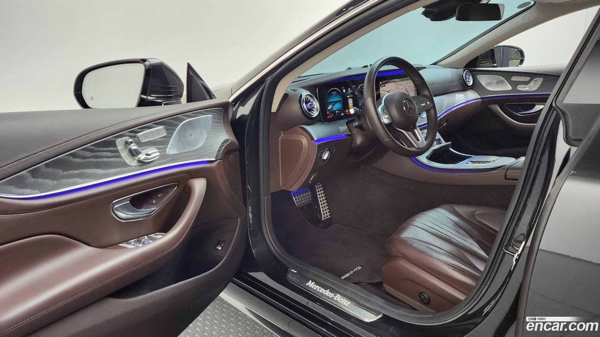 Main__Slider__Photo:CLS-Class Mercedes-Benz 2021.2-9