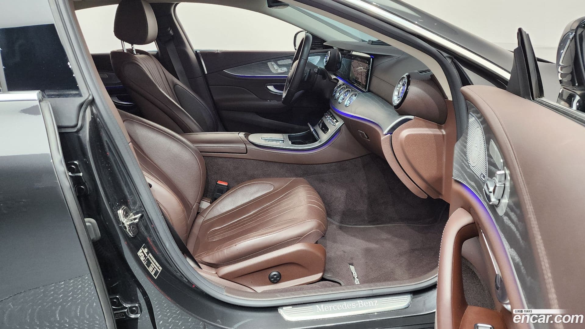 Main__Slider__Photo:CLS-Class Mercedes-Benz 2021.2-10