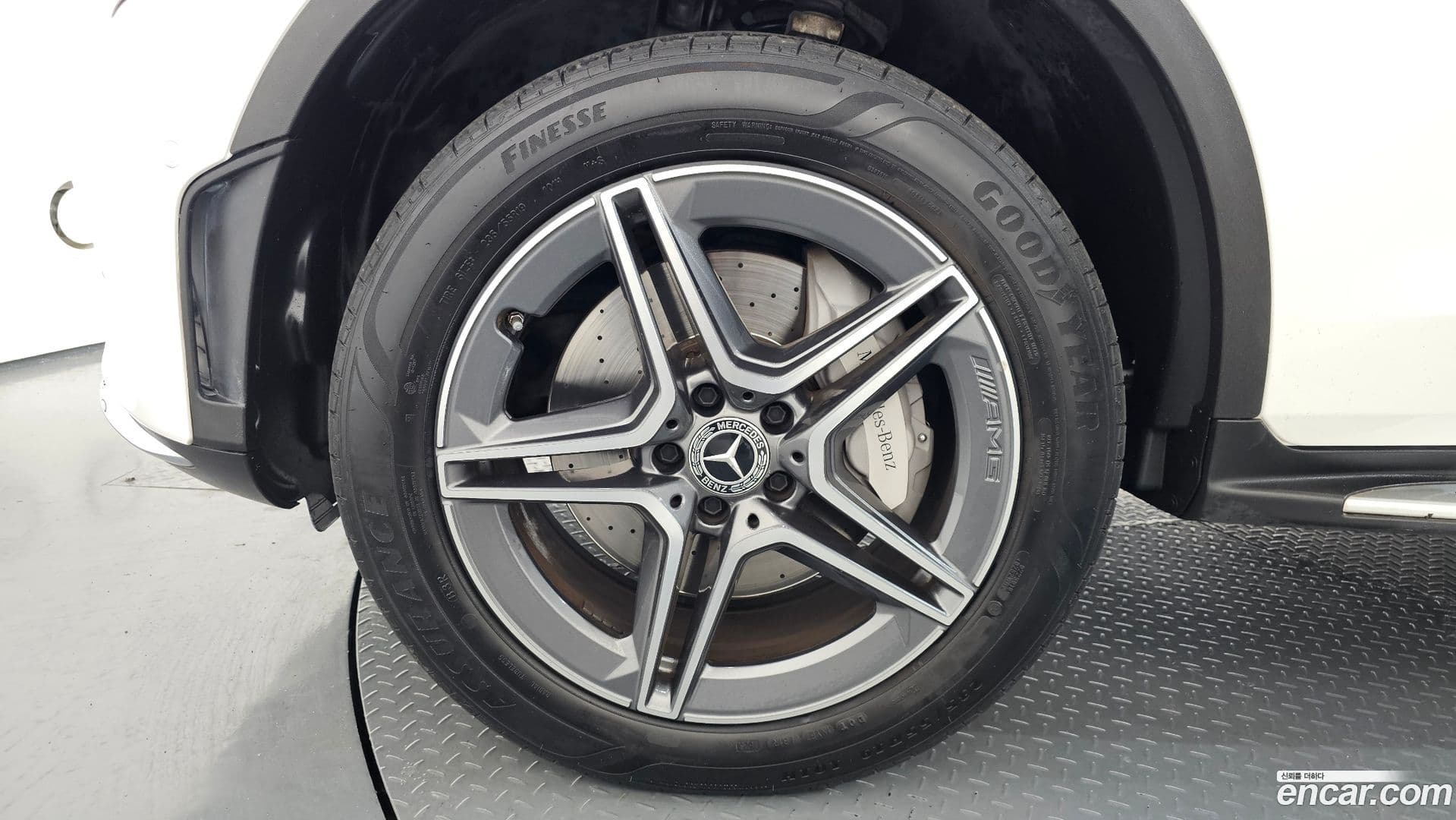 Main__Slider__Photo:GLC-Class Mercedes-Benz 2021.2-4