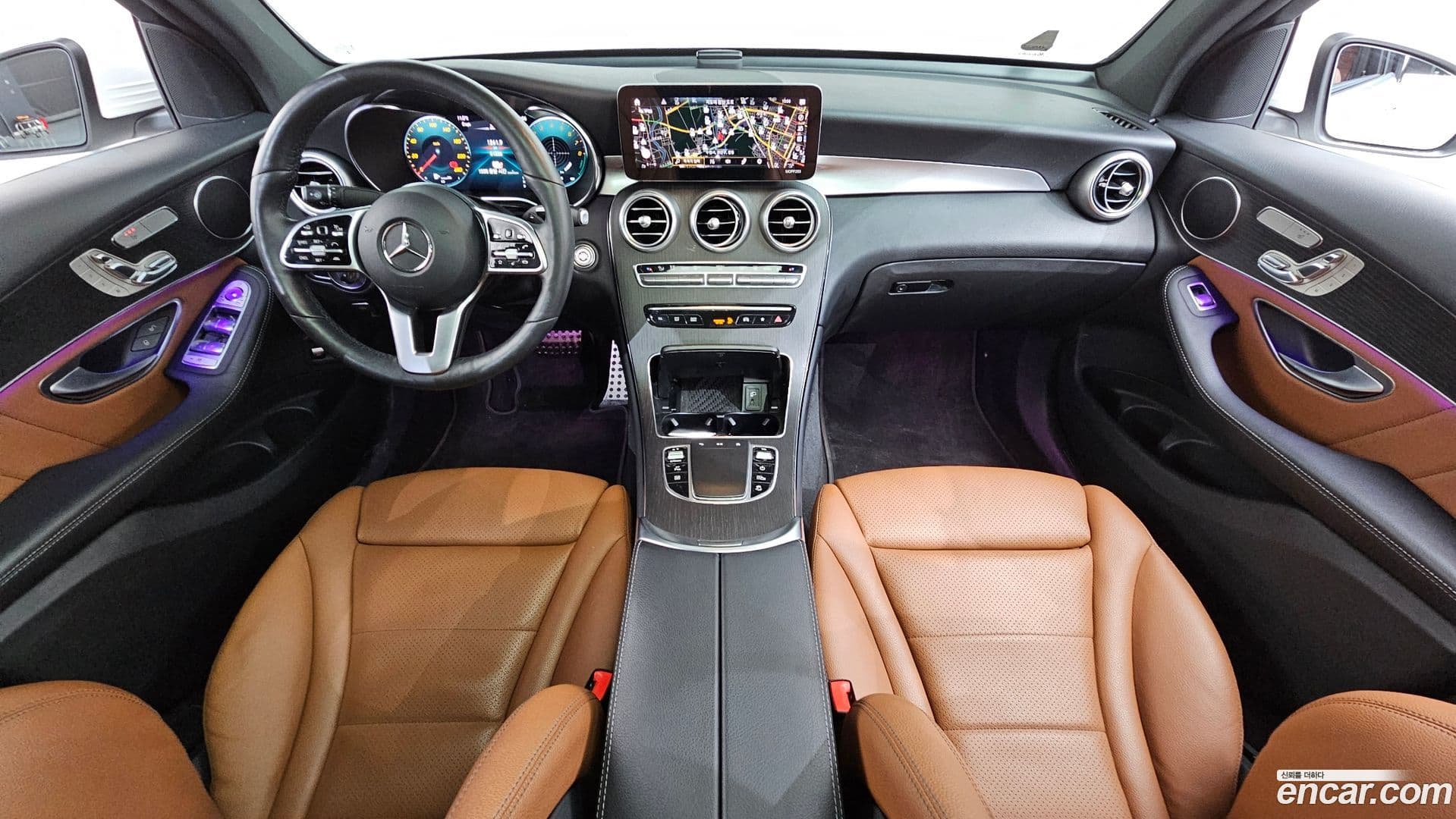 Main__Slider__Photo:GLC-Class Mercedes-Benz 2021.2-6