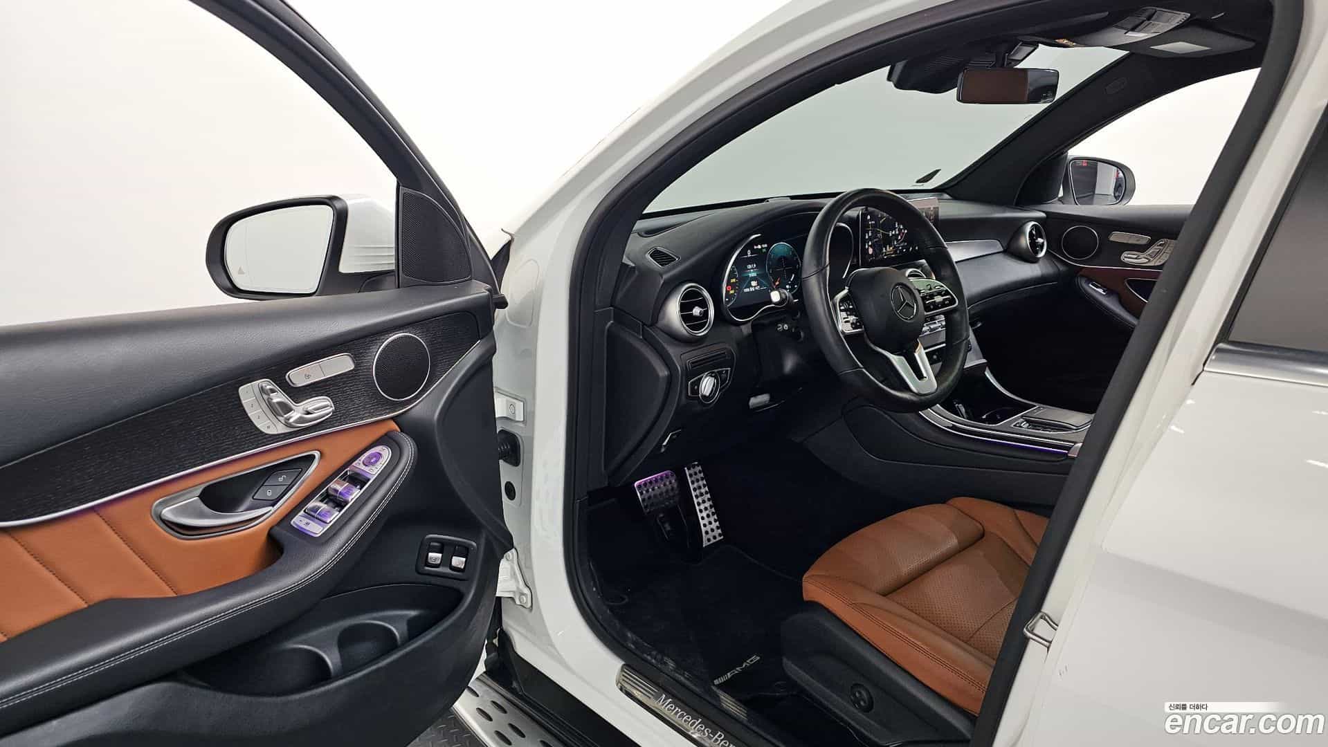 GLC-Class Mercedes-Benz 2021.2-INNER-010