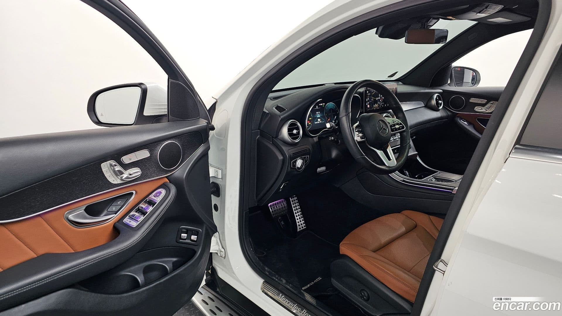 Main__Slider__Photo:GLC-Class Mercedes-Benz 2021.2-9