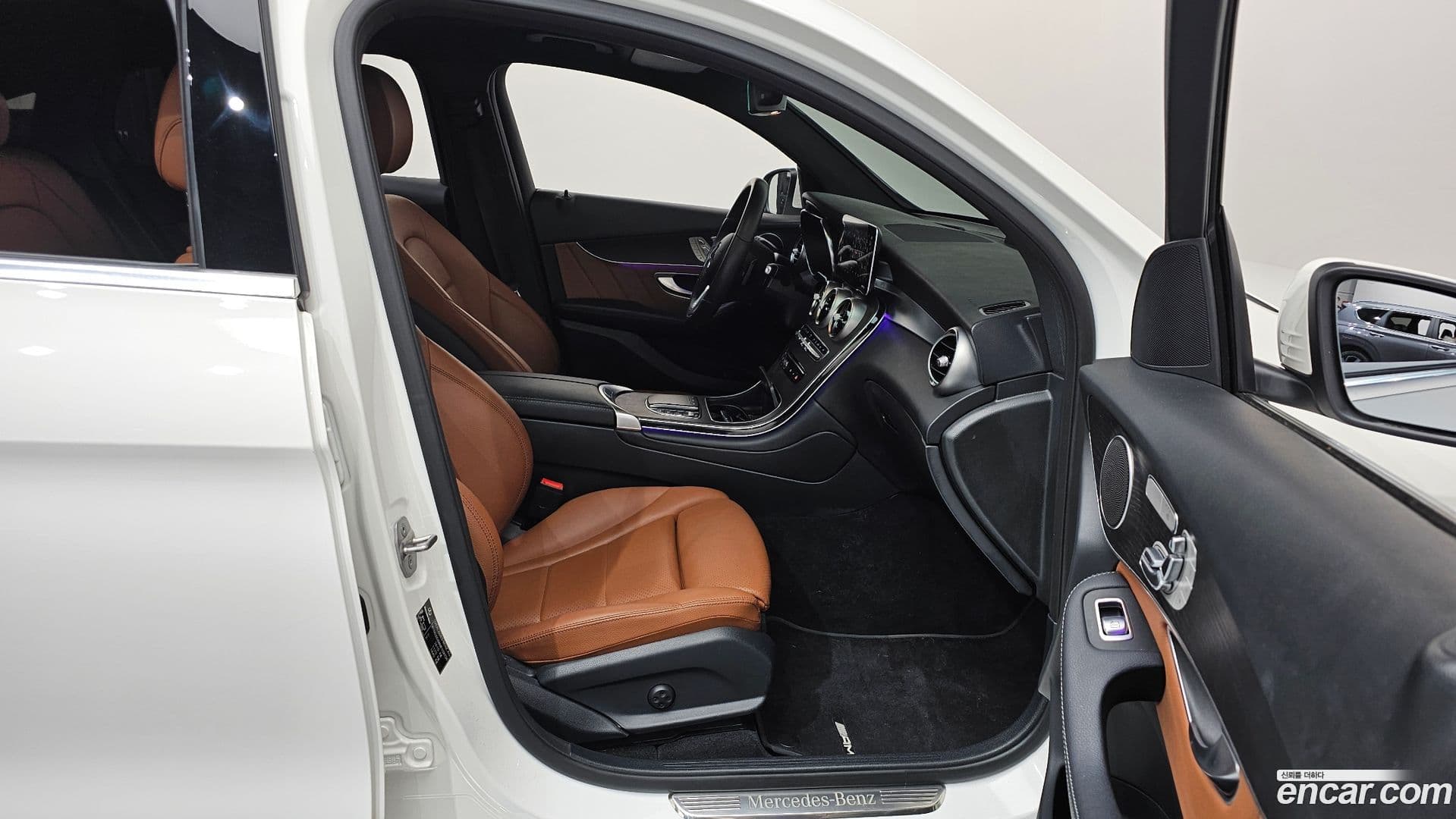 Main__Slider__Photo:GLC-Class Mercedes-Benz 2021.2-10