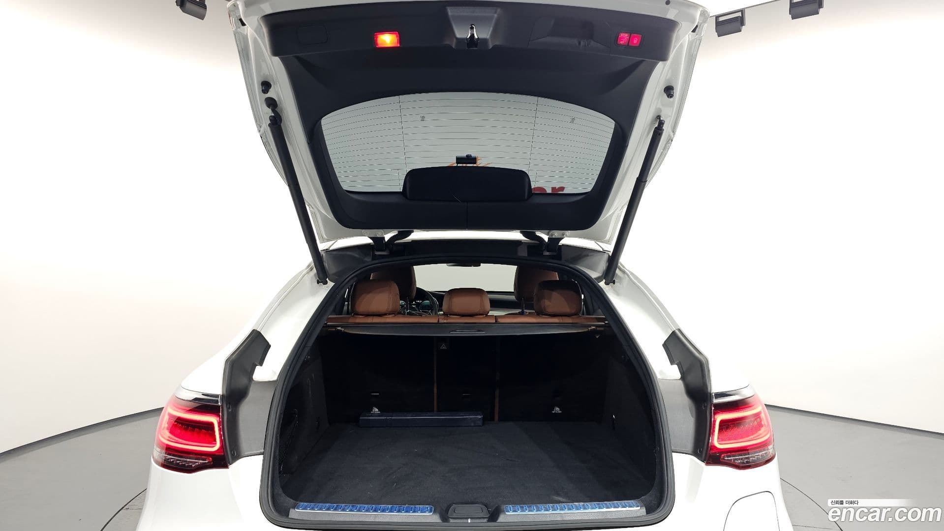 Main__Slider__Photo:GLC-Class Mercedes-Benz 2021.2-19