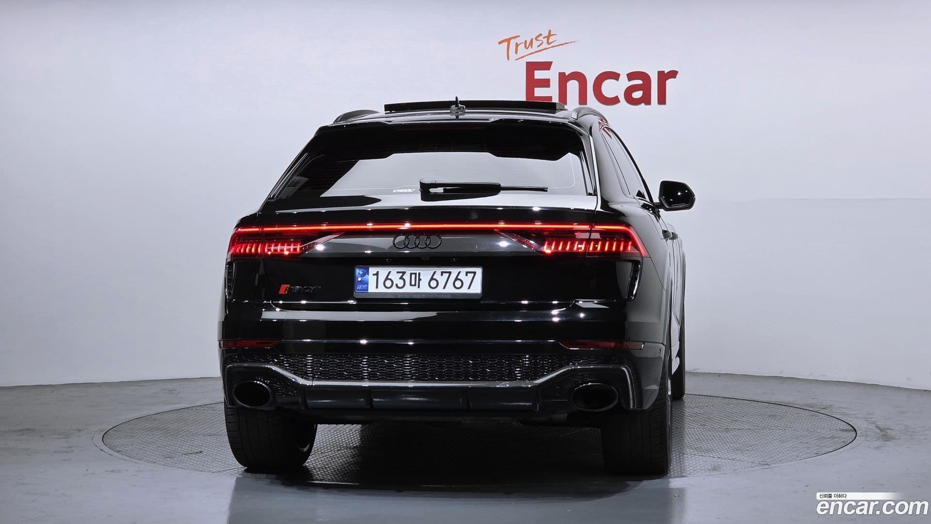 Main__Slider__Photo:RSQ8 Audi 2023.2-3