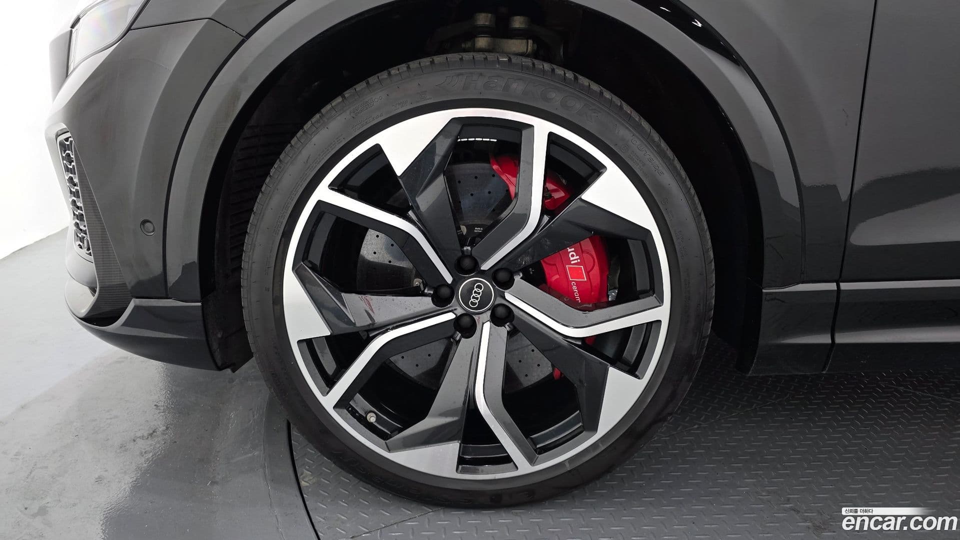 Main__Slider__Photo:RSQ8 Audi 2023.2-4