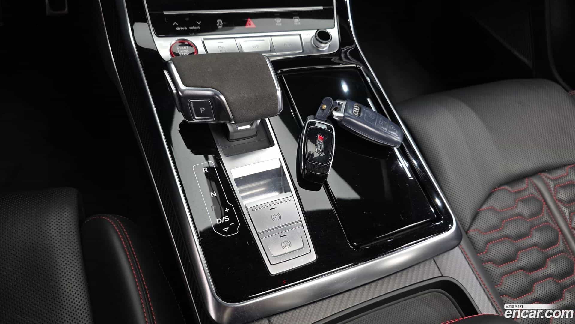 RSQ8 Audi 2023.2-INNER-009