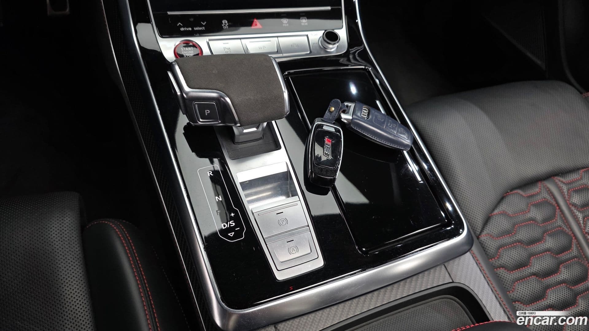 Main__Slider__Photo:RSQ8 Audi 2023.2-8