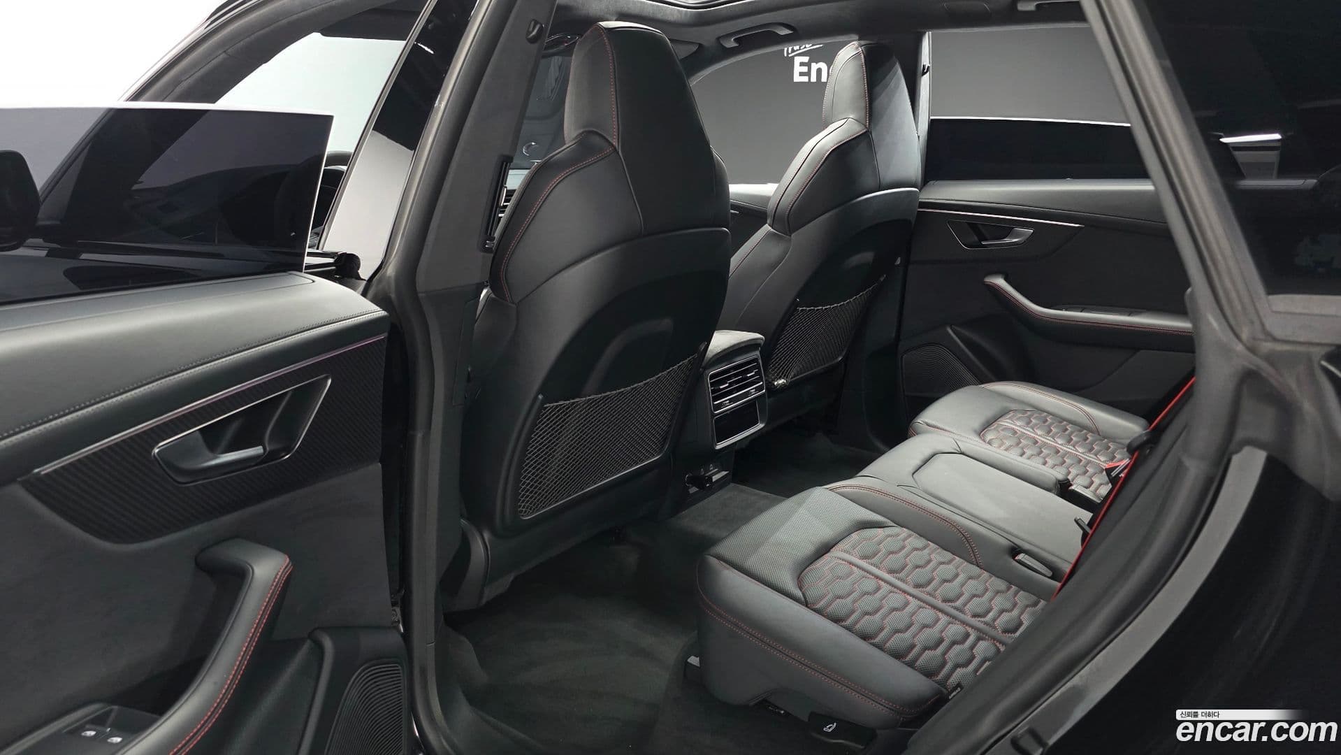 Main__Slider__Photo:RSQ8 Audi 2023.2-11