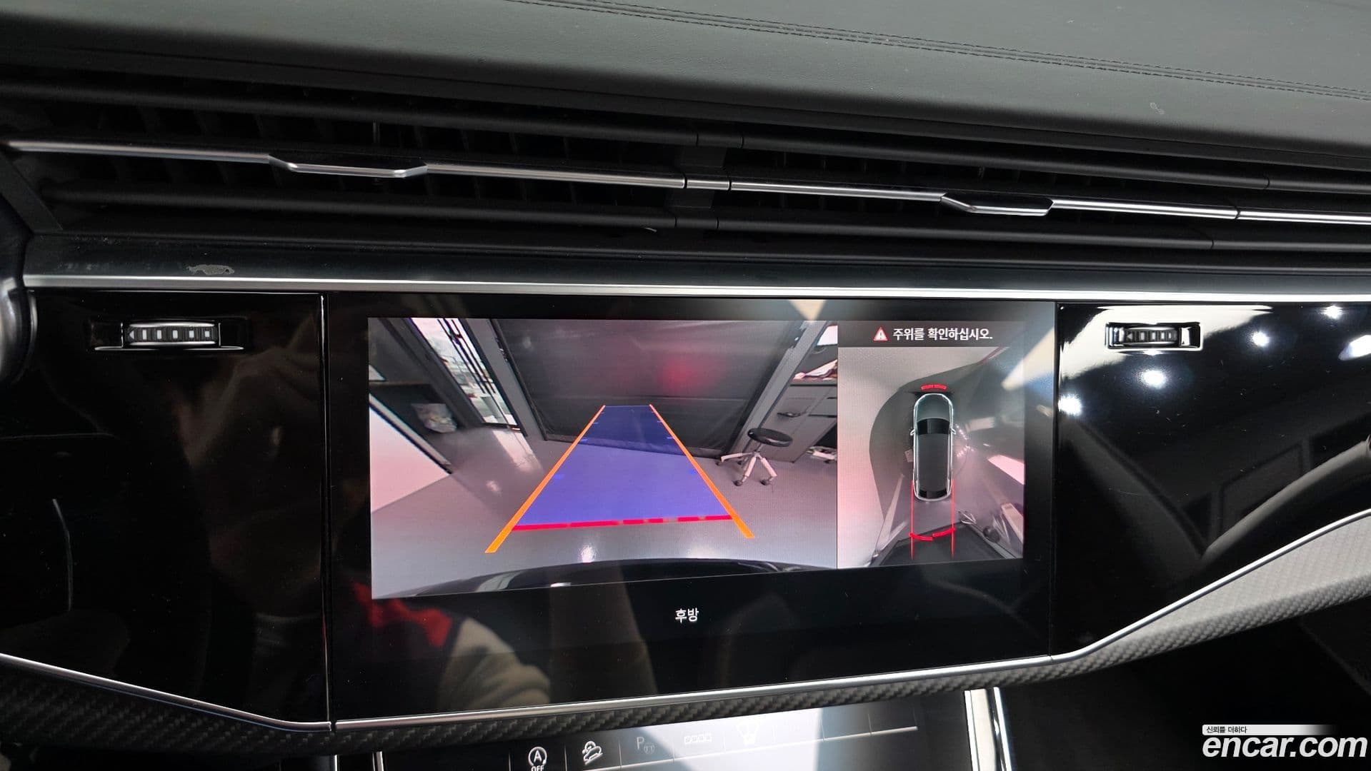 Main__Slider__Photo:RSQ8 Audi 2023.2-14