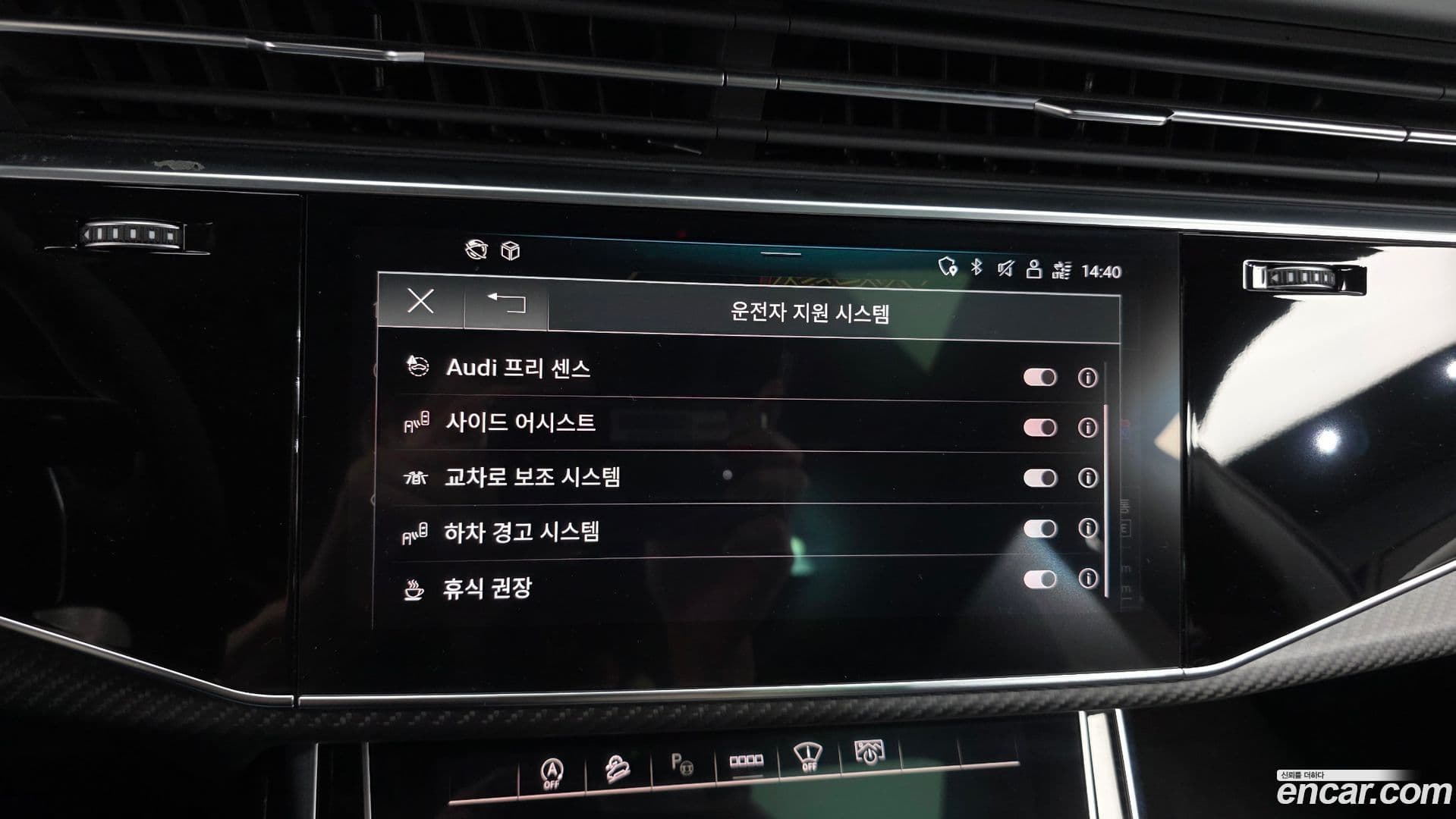 Main__Slider__Photo:RSQ8 Audi 2023.2-15