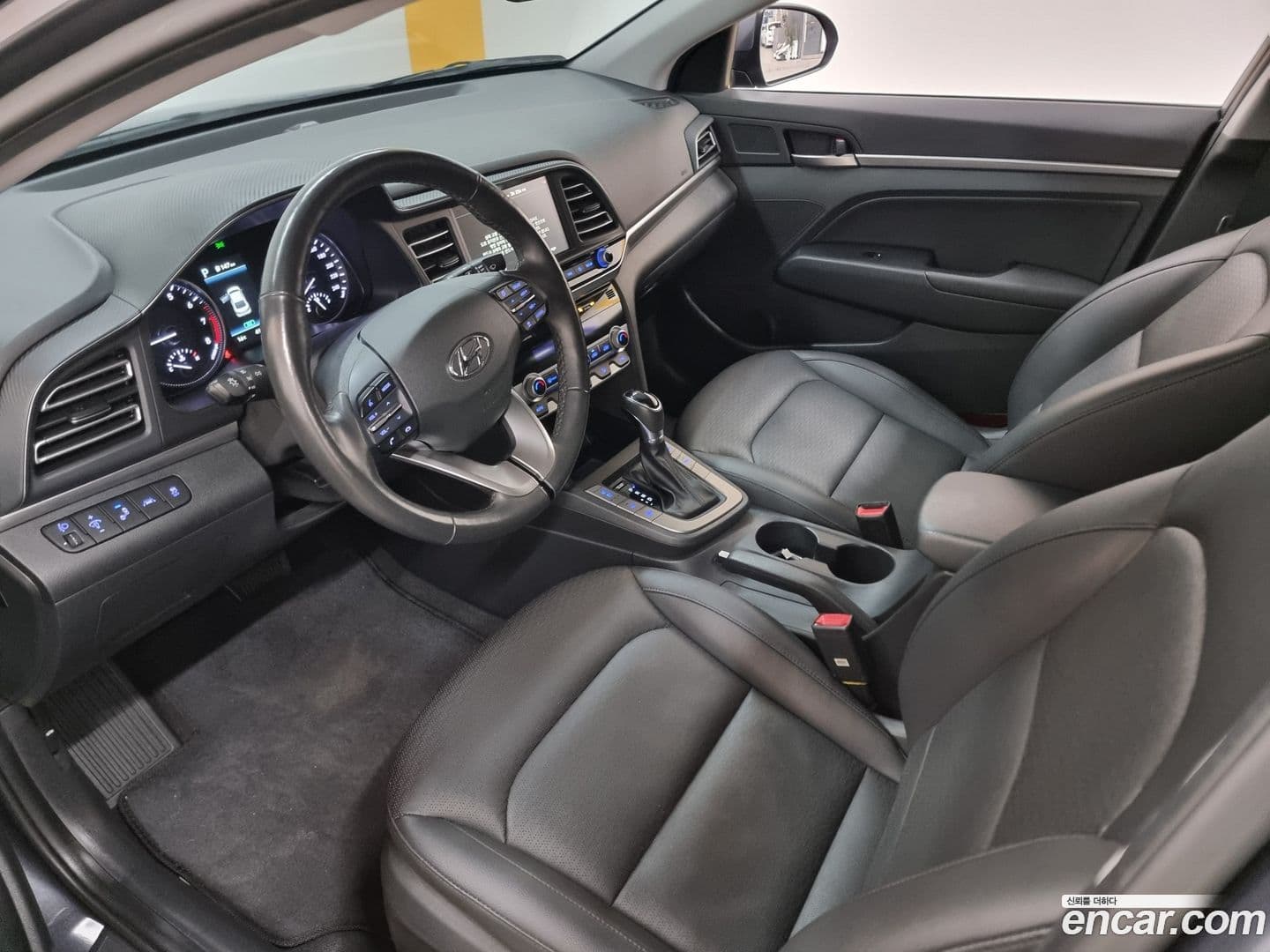 Main__Slider__Photo:AVANTE Hyundai 2019.3-10