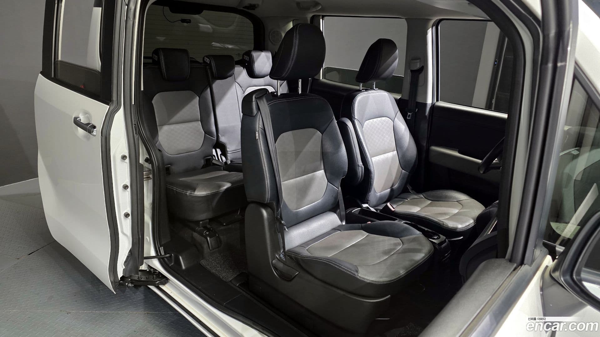 Main__Slider__Photo:RAY Kia 2021.5-10