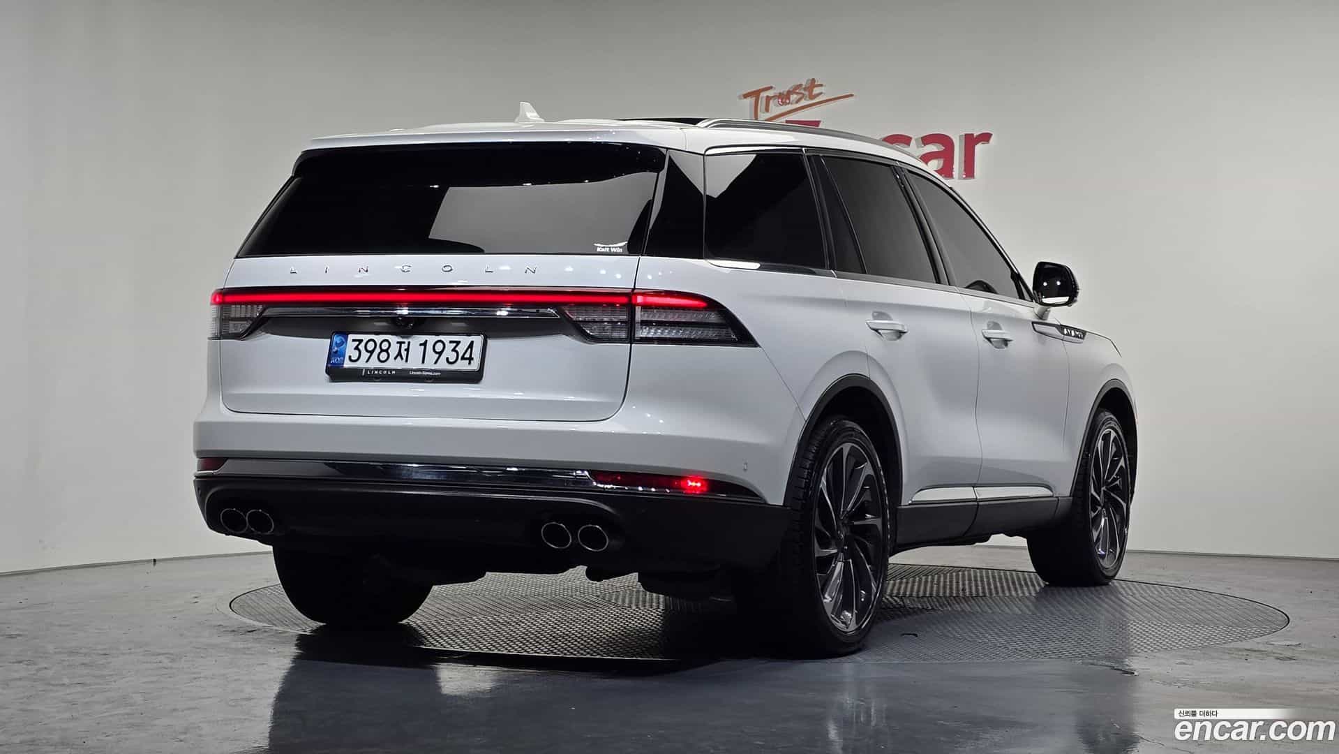 Aviator Lincoln 2020.10-OUTER-002