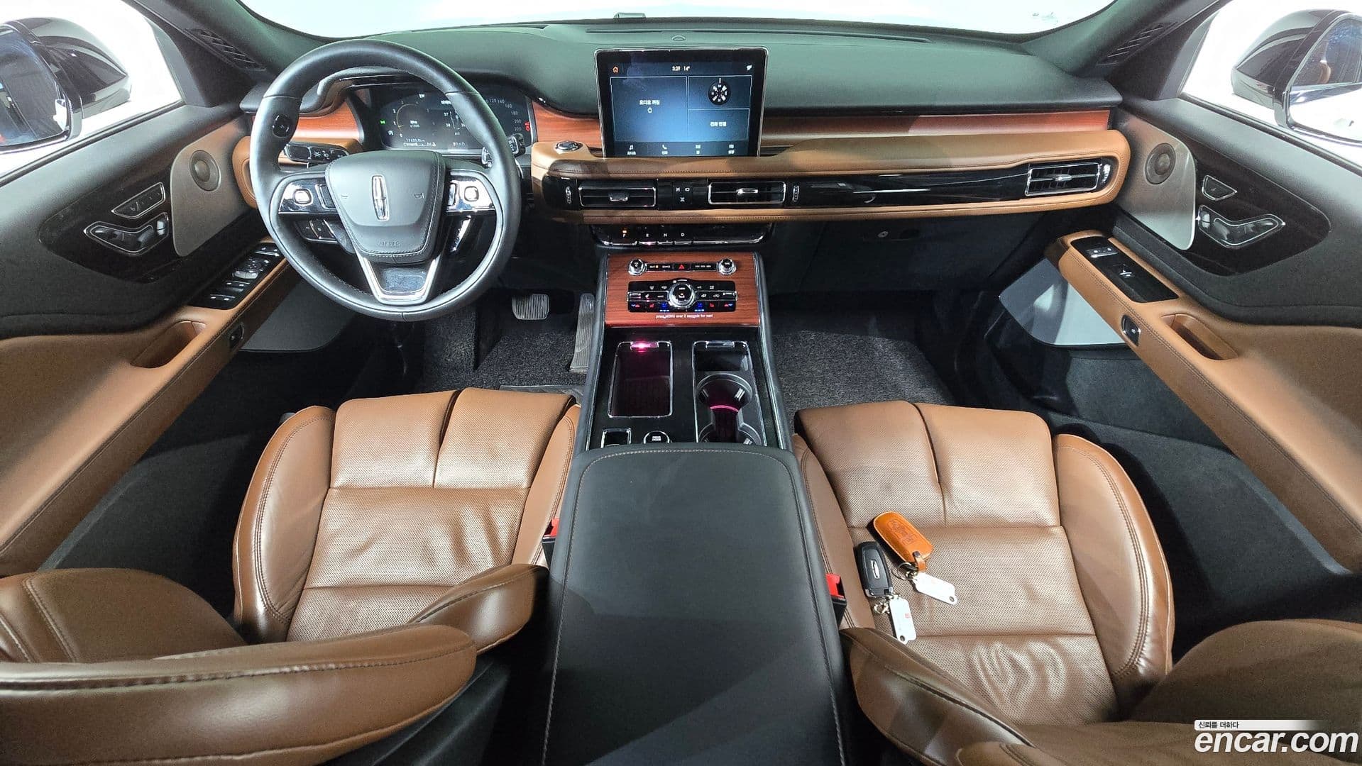 Main__Slider__Photo:Aviator Lincoln 2020.10-6