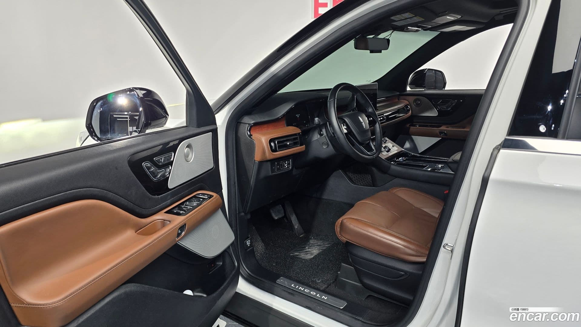 Main__Slider__Photo:Aviator Lincoln 2020.10-9