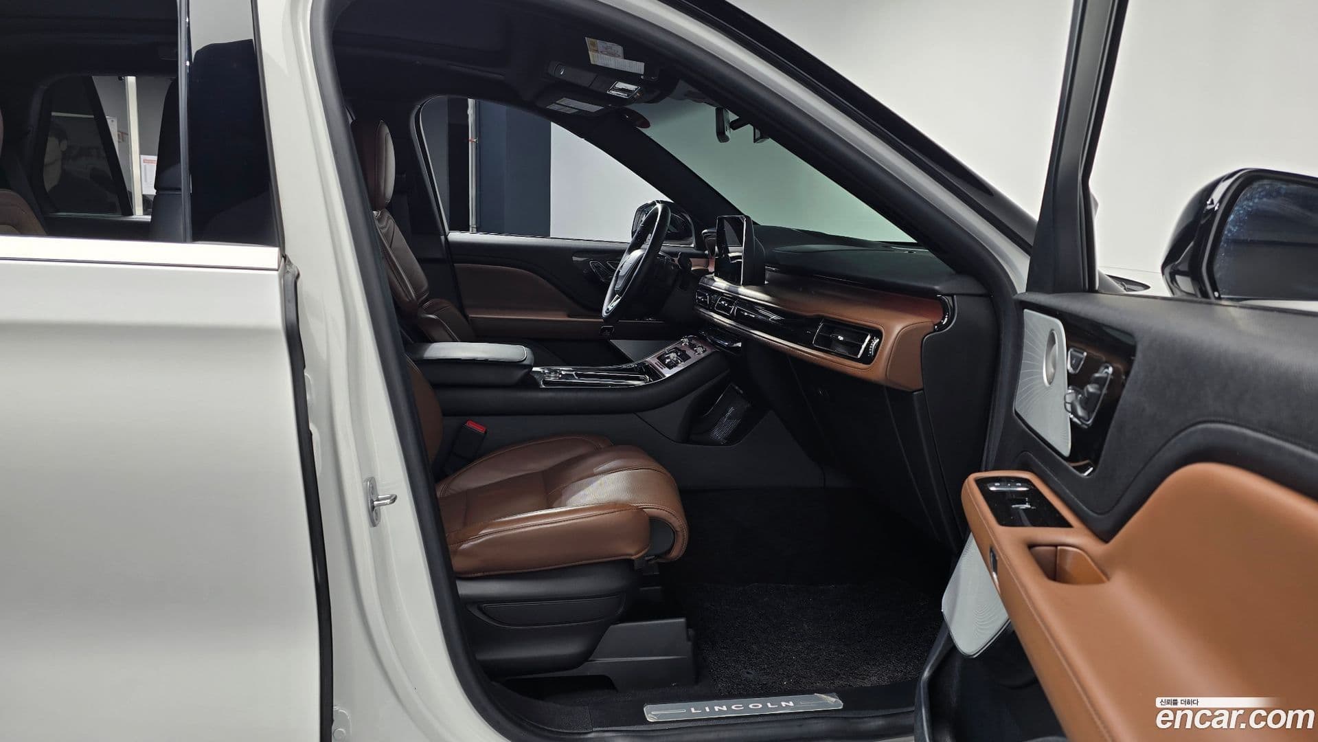 Main__Slider__Photo:Aviator Lincoln 2020.10-10