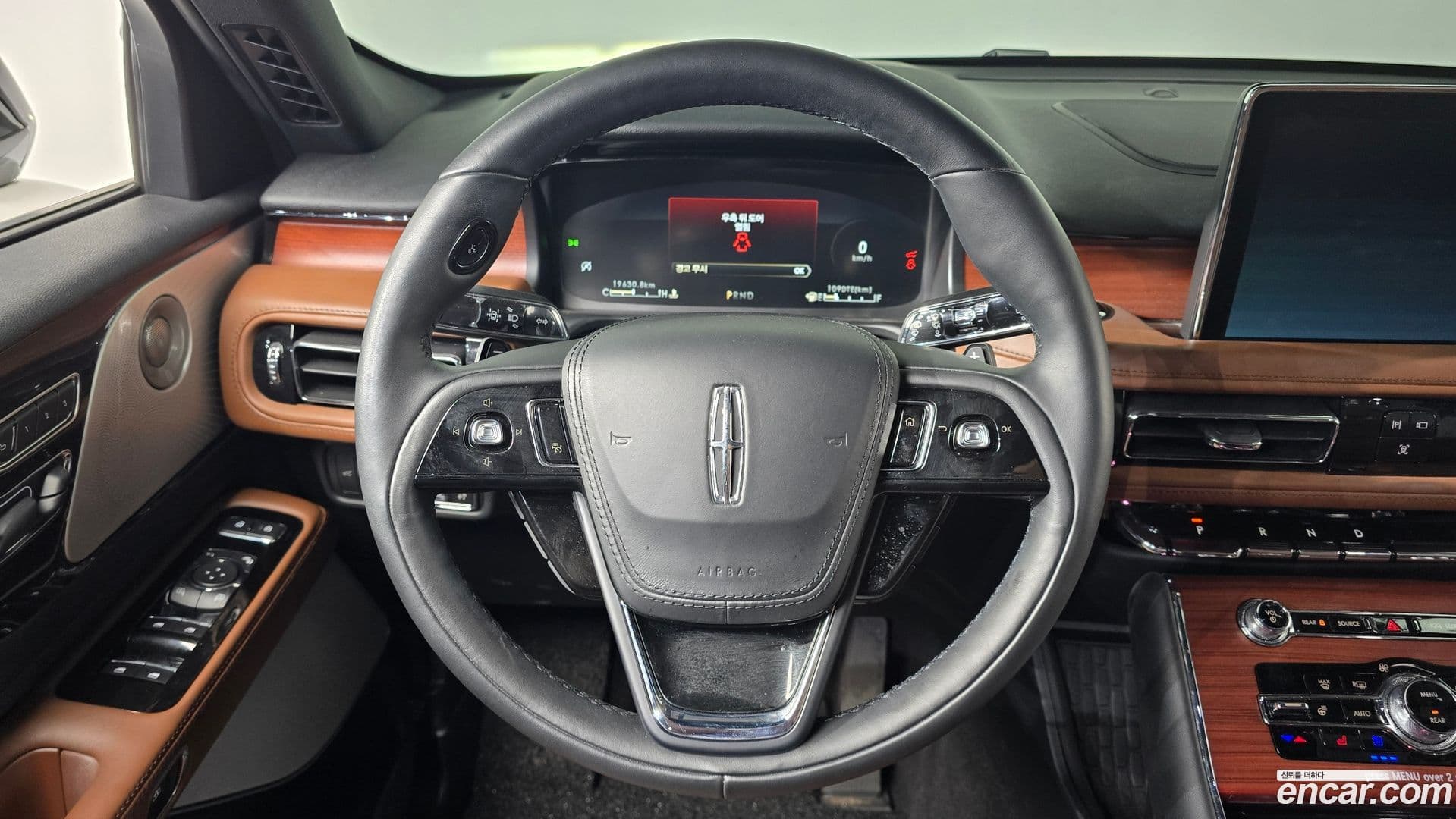 Main__Slider__Photo:Aviator Lincoln 2020.10-12