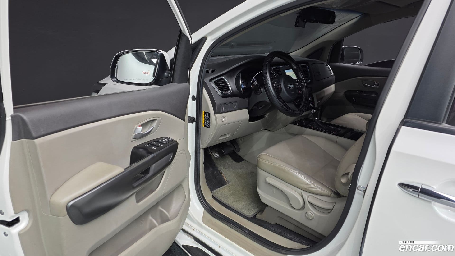 Main__Slider__Photo:Canival Kia 2015.1-9