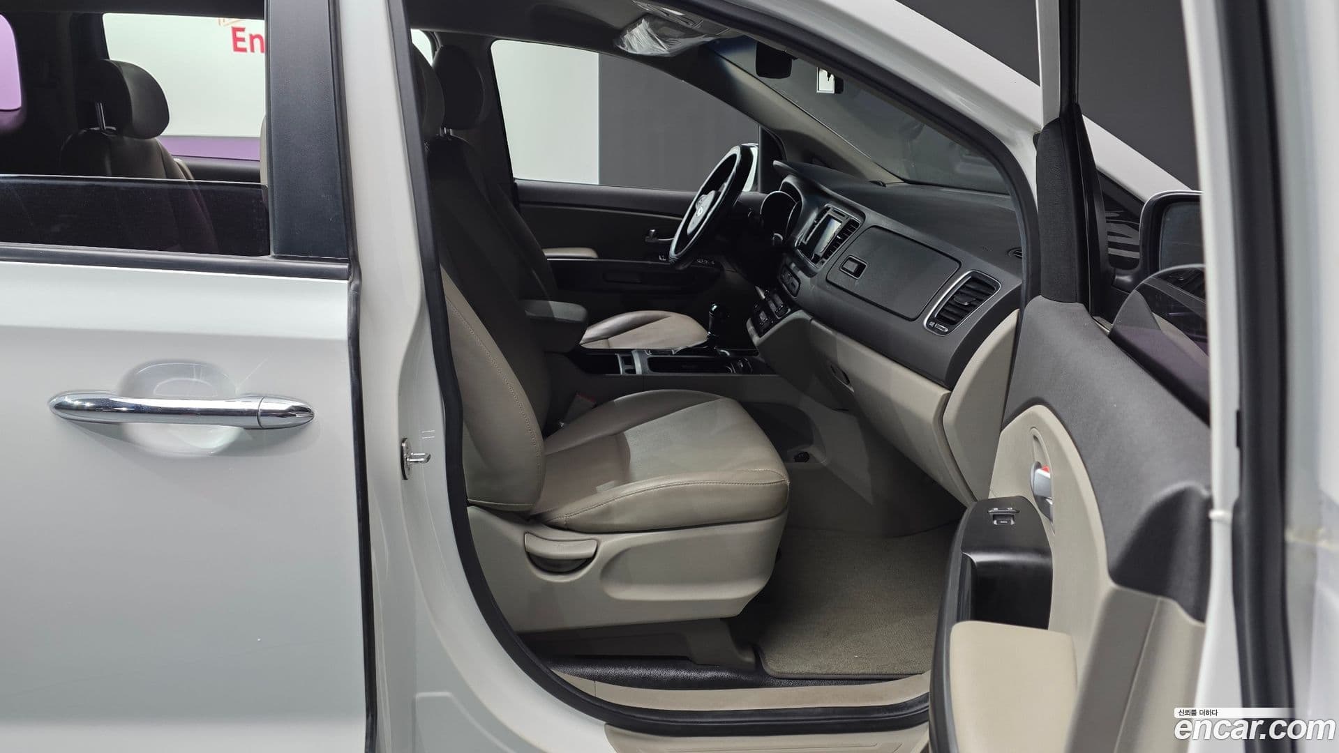 Main__Slider__Photo:Canival Kia 2015.1-10