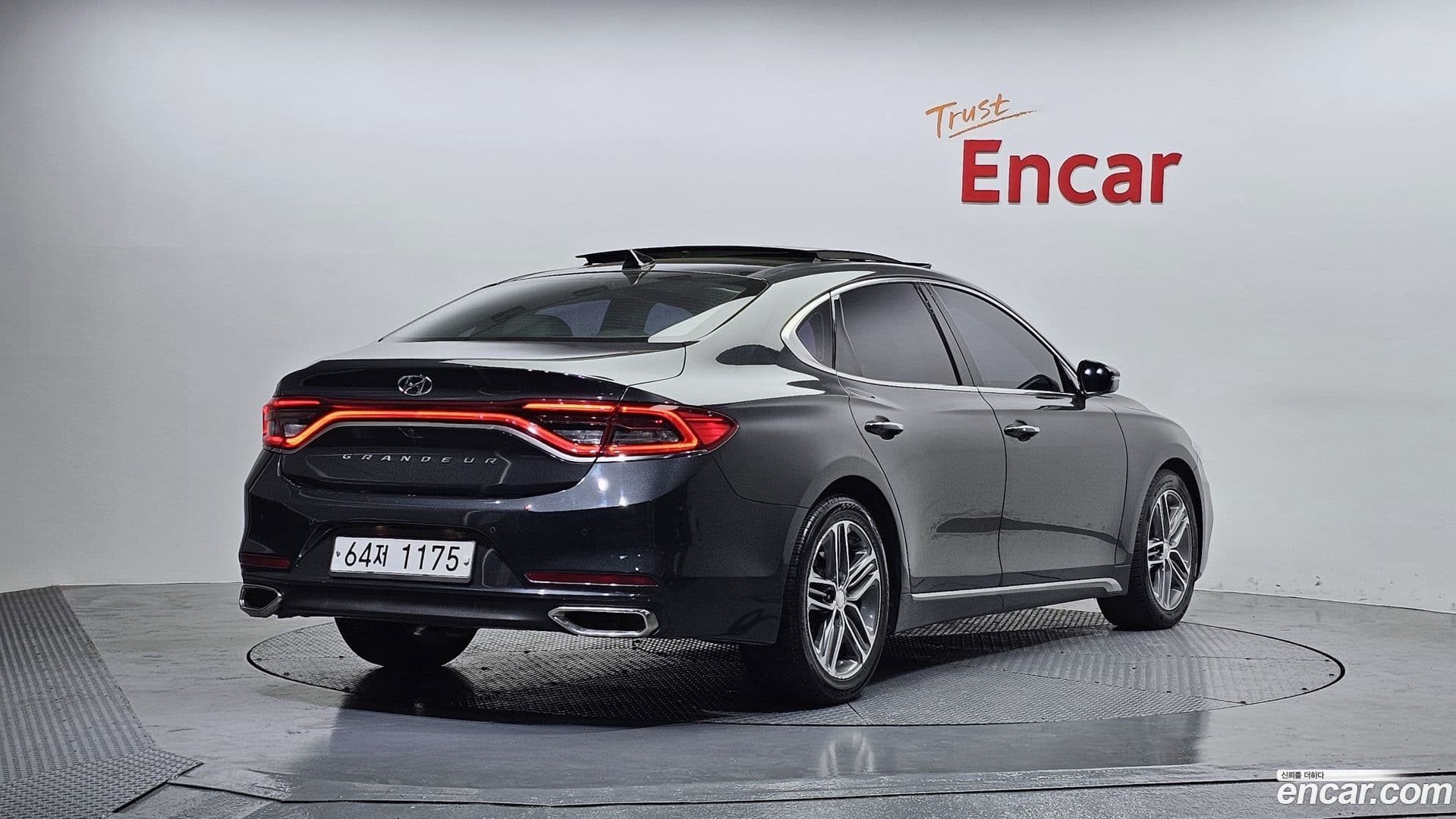 Main__Slider__Photo:Grandeur Hyundai 2017.3-1