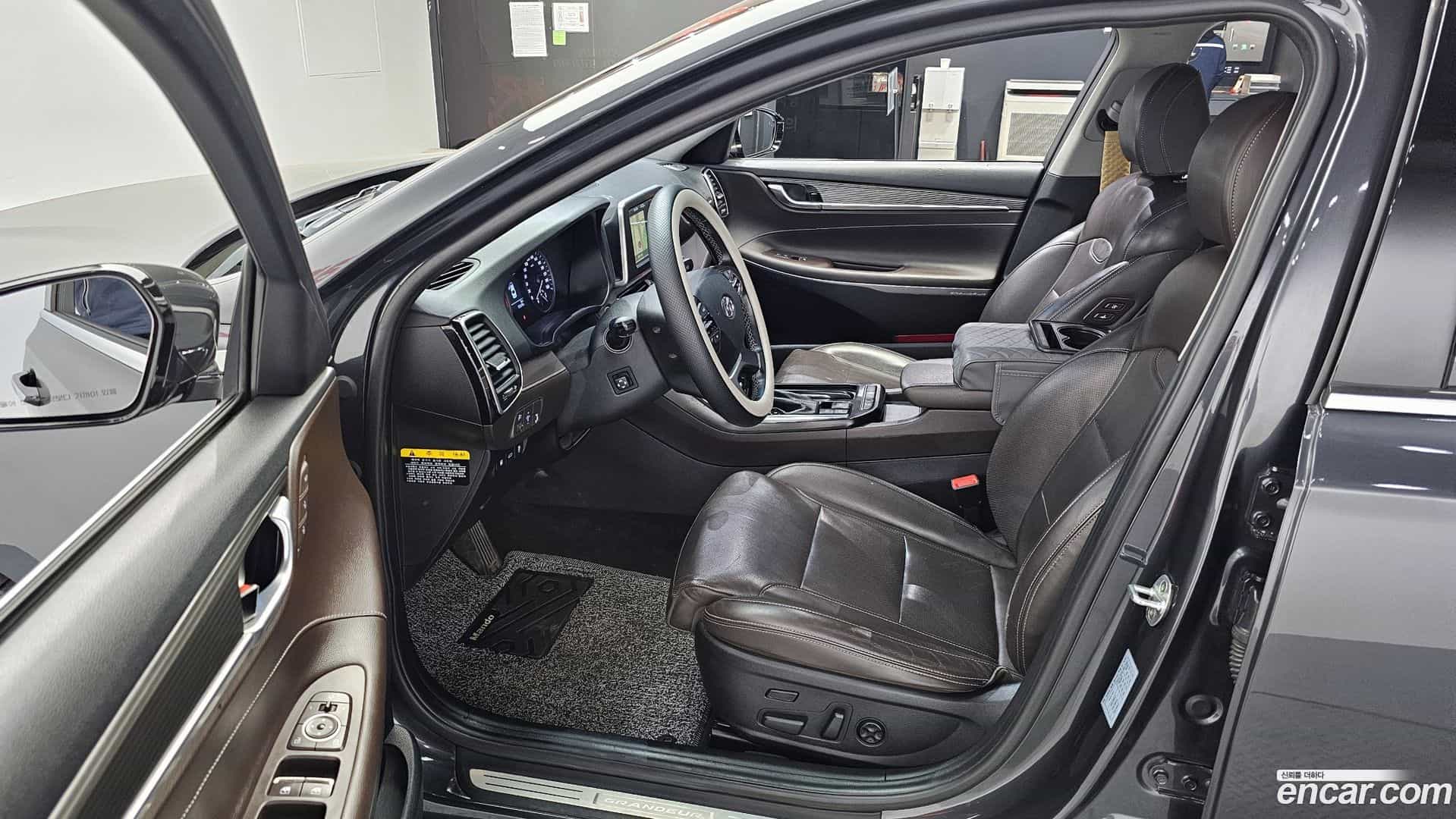 Grandeur Hyundai 2017.3-INNER-010