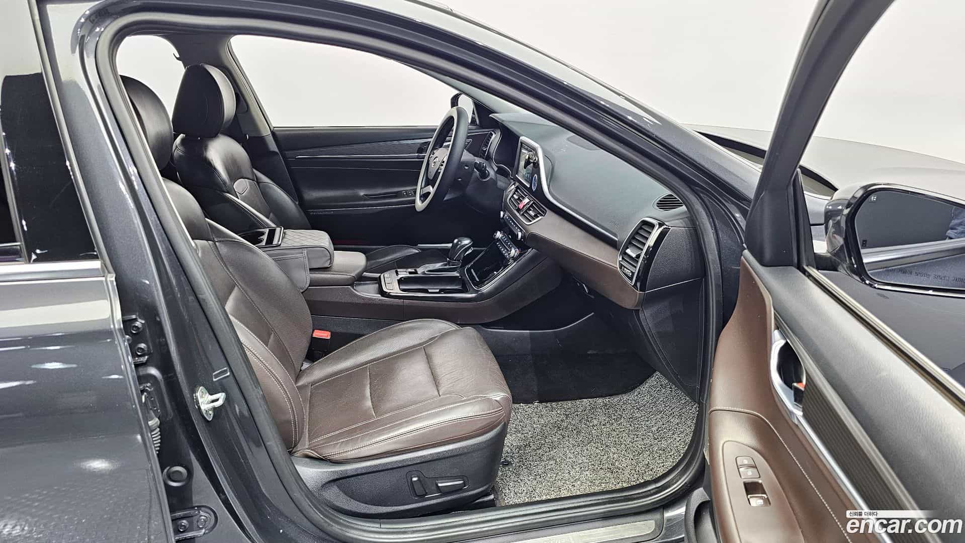 Grandeur Hyundai 2017.3-OPTION-015