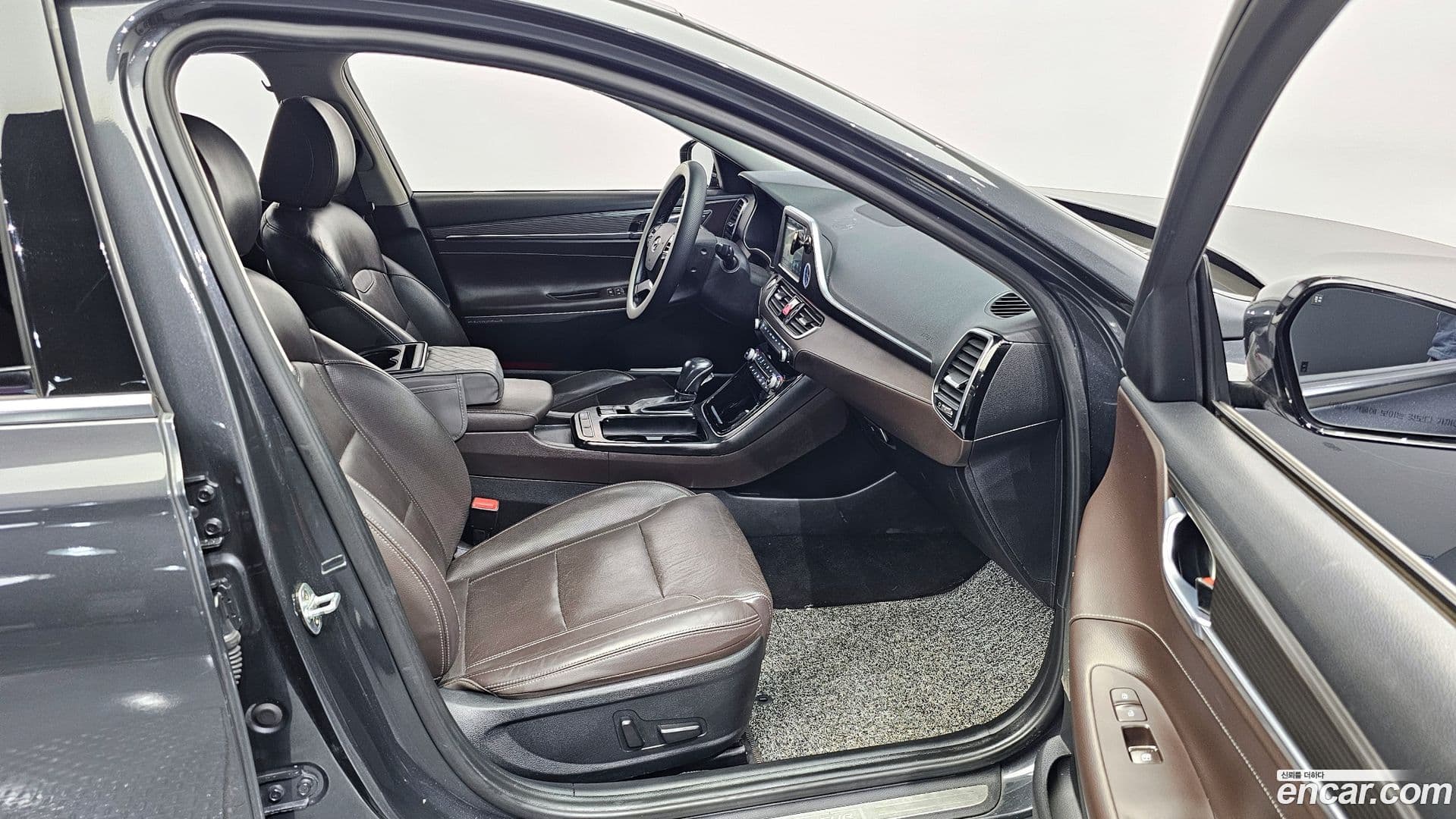 Main__Slider__Photo:Grandeur Hyundai 2017.3-10