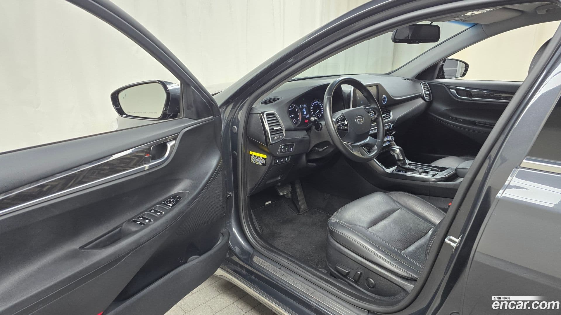 Main__Slider__Photo:Grandeur Hyundai 2016.11-9