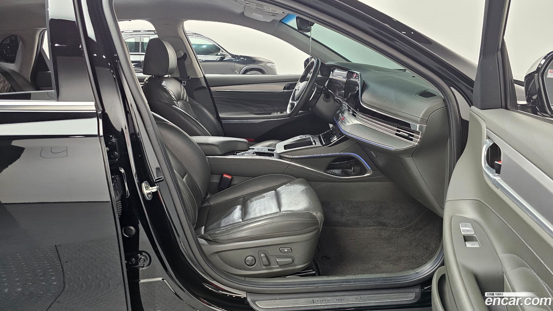 Main__Slider__Photo:Grandeur Hyundai 2019.11-10