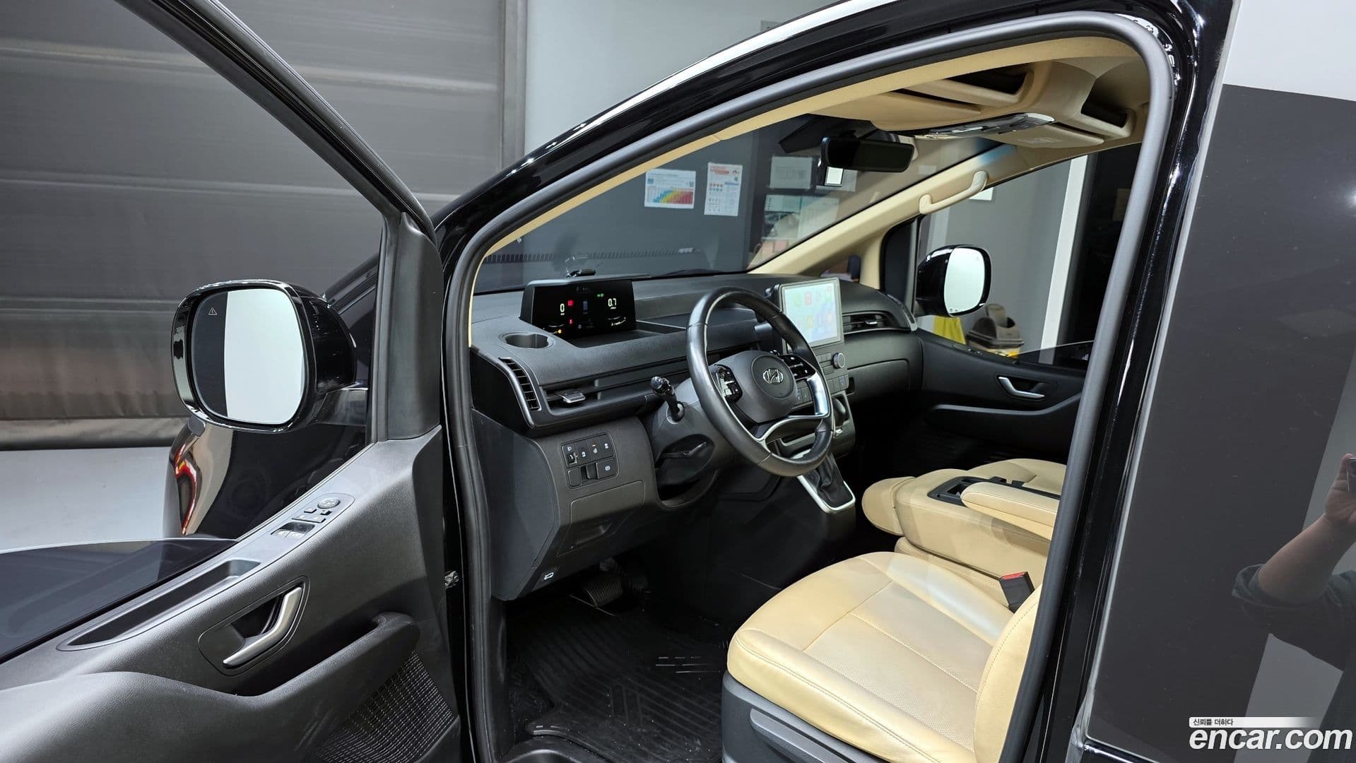 Main__Slider__Photo:Staria Hyundai 2022.4-9