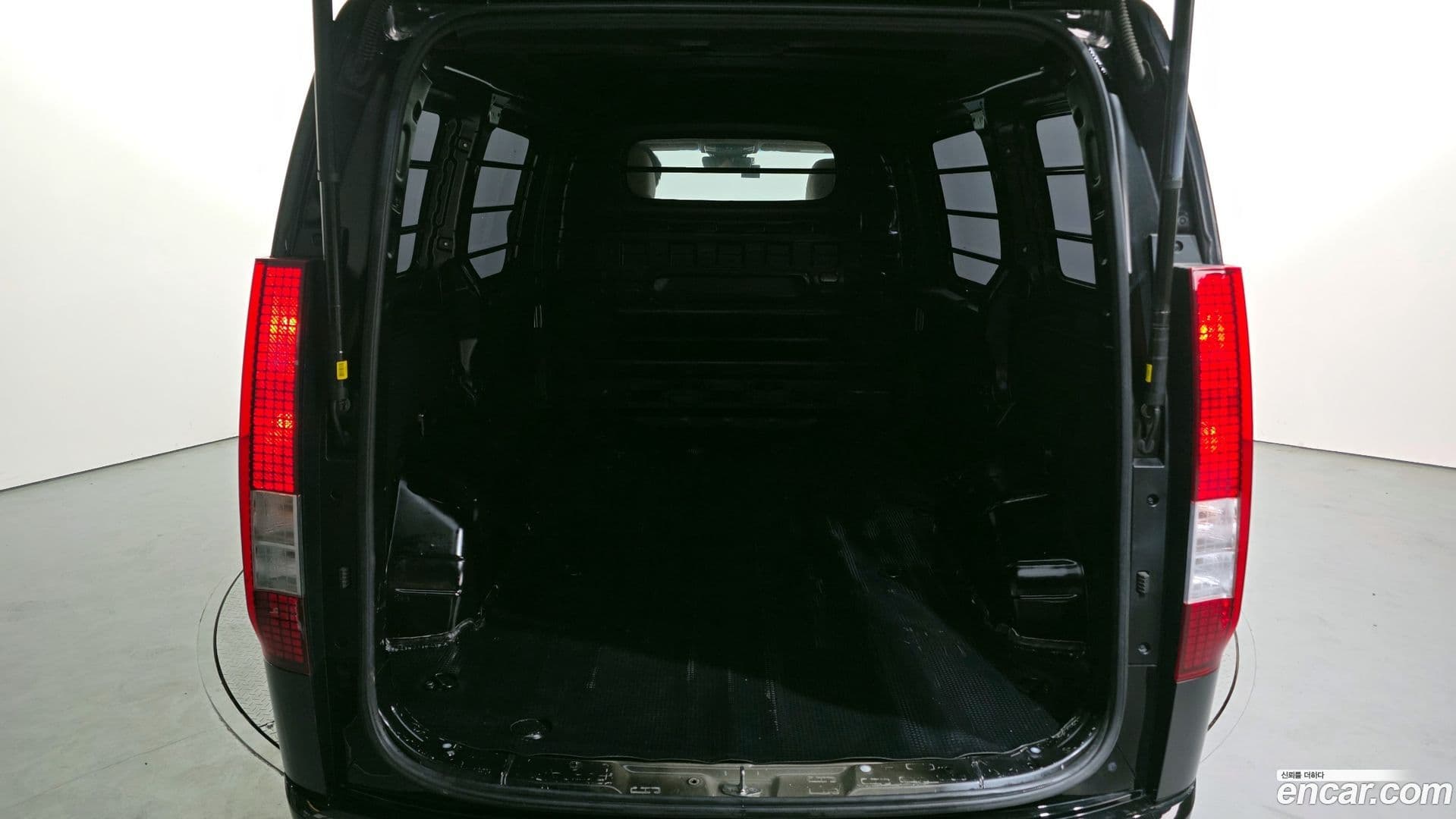 Main__Slider__Photo:Staria Hyundai 2022.4-19