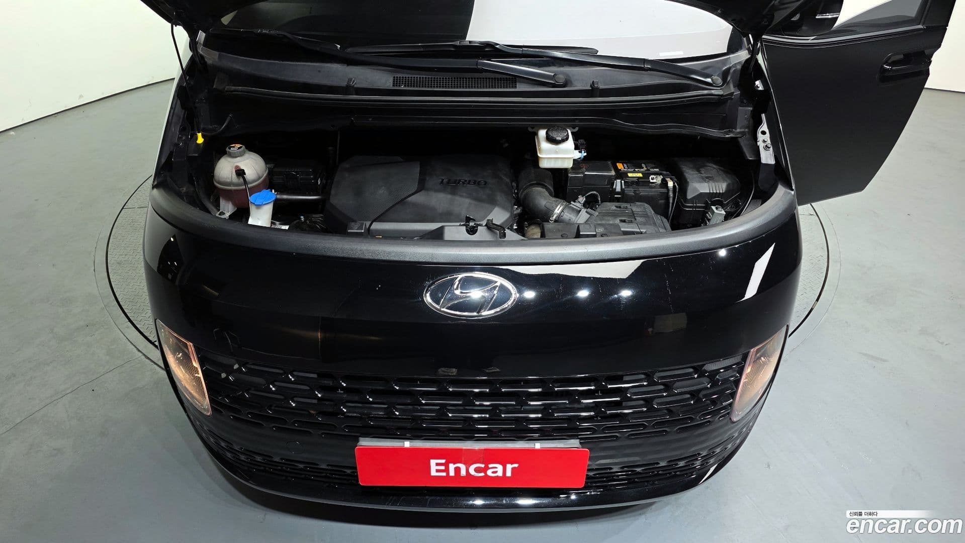 Main__Slider__Photo:Staria Hyundai 2022.4-5