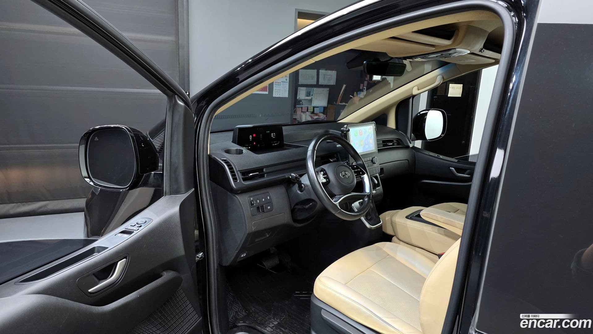 Main__Slider__Photo:Staria Hyundai 2022.4-9