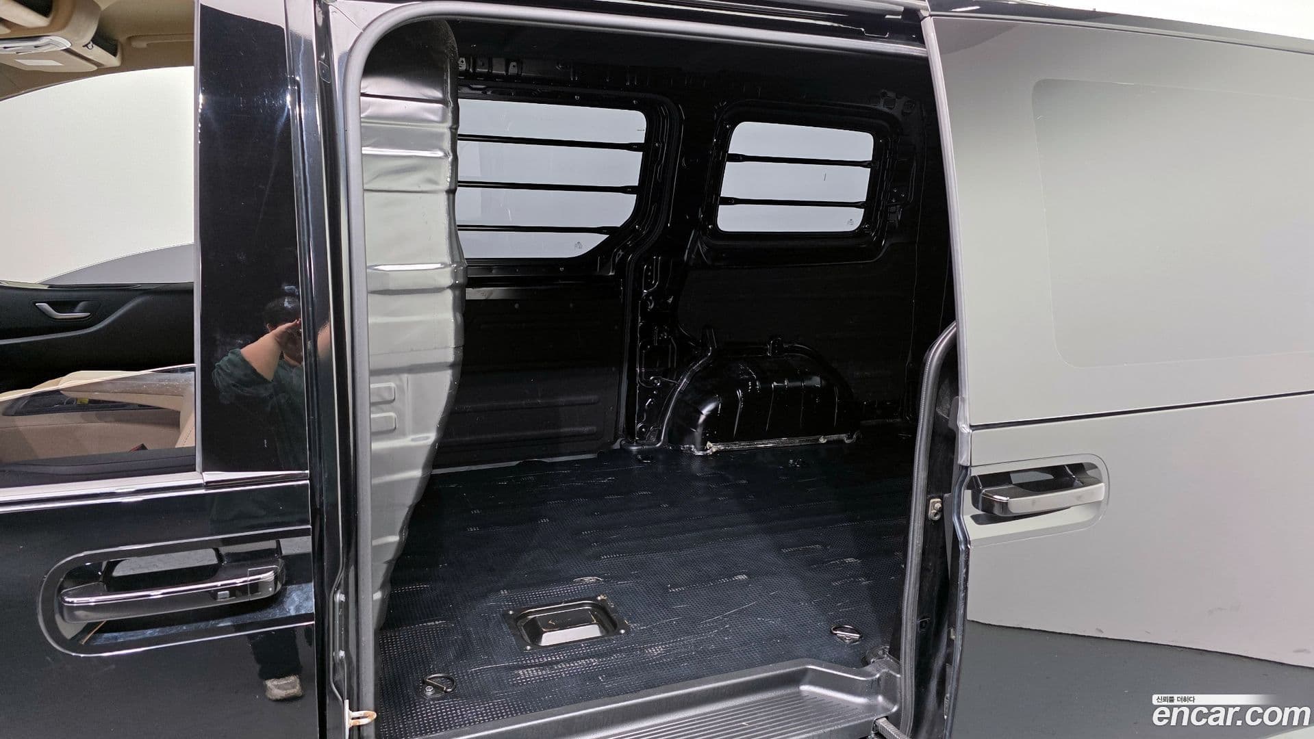 Main__Slider__Photo:Staria Hyundai 2022.4-10