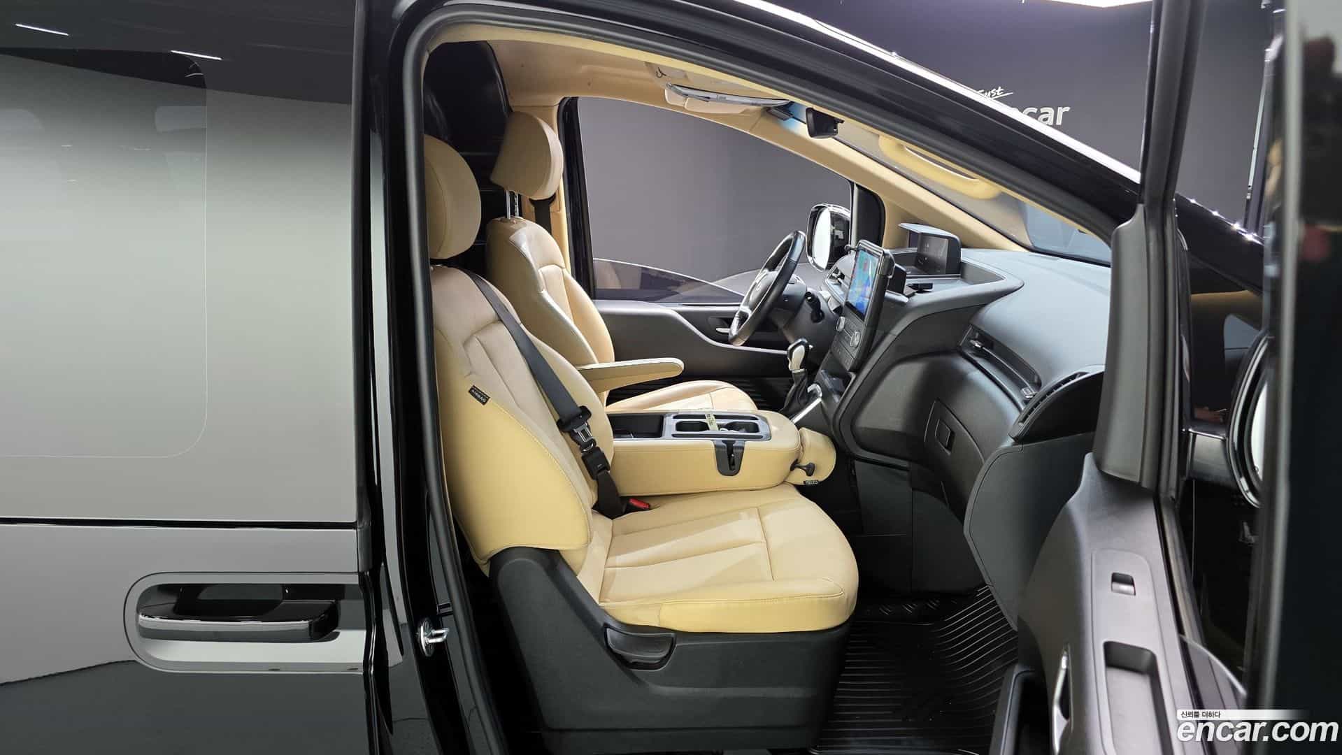 Staria Hyundai 2022.4-OPTION-016