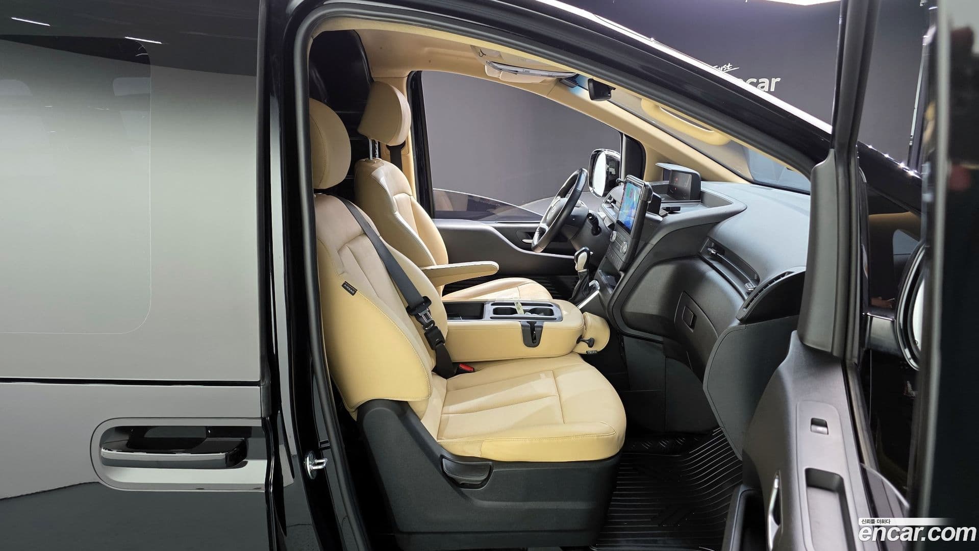 Main__Slider__Photo:Staria Hyundai 2022.4-11