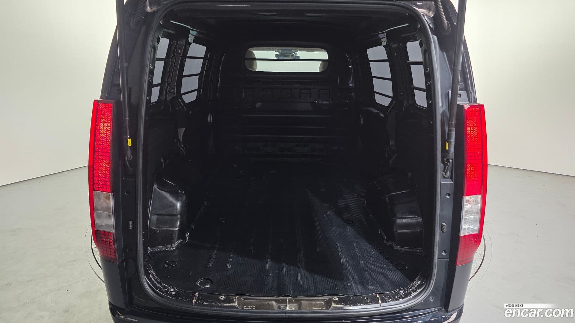 Main__Slider__Photo:Staria Hyundai 2022.4-19