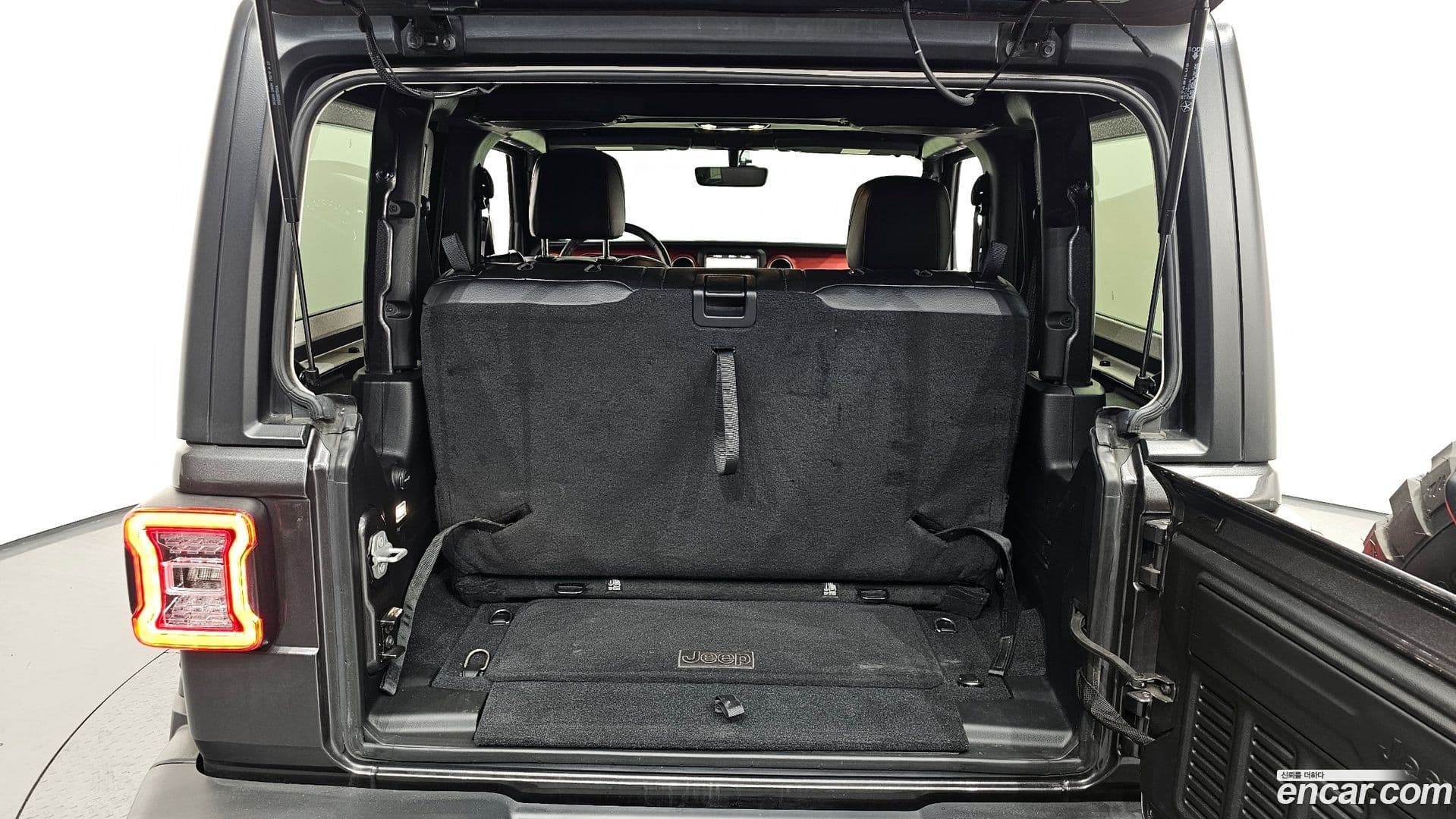 Main__Slider__Photo:Wrangler Jeep 2020.3-19